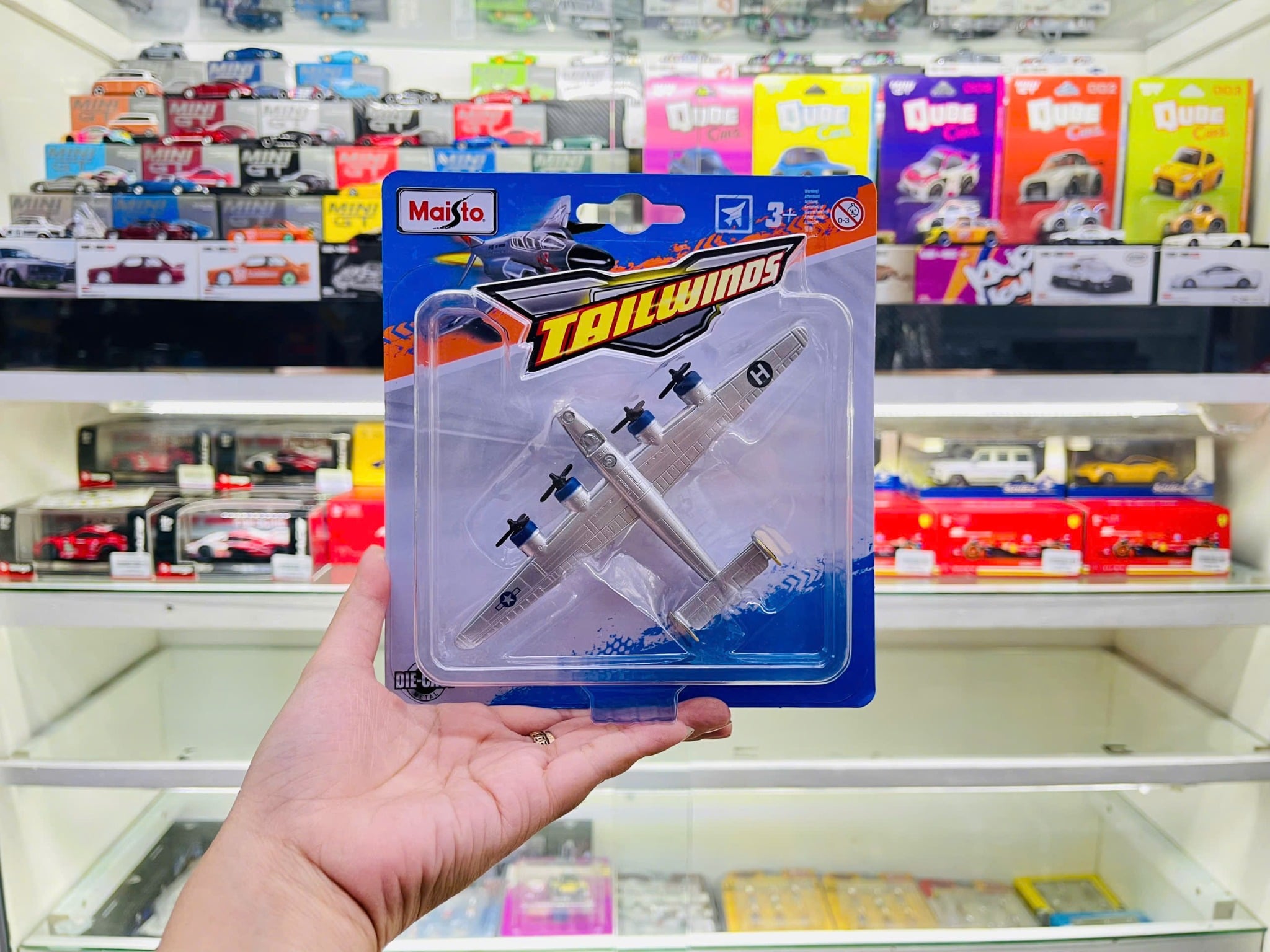  Mô hình máy bay quân sự B-24 Liberator kích thước 12cm - Tailwinds Maisto 15088 MB12013 