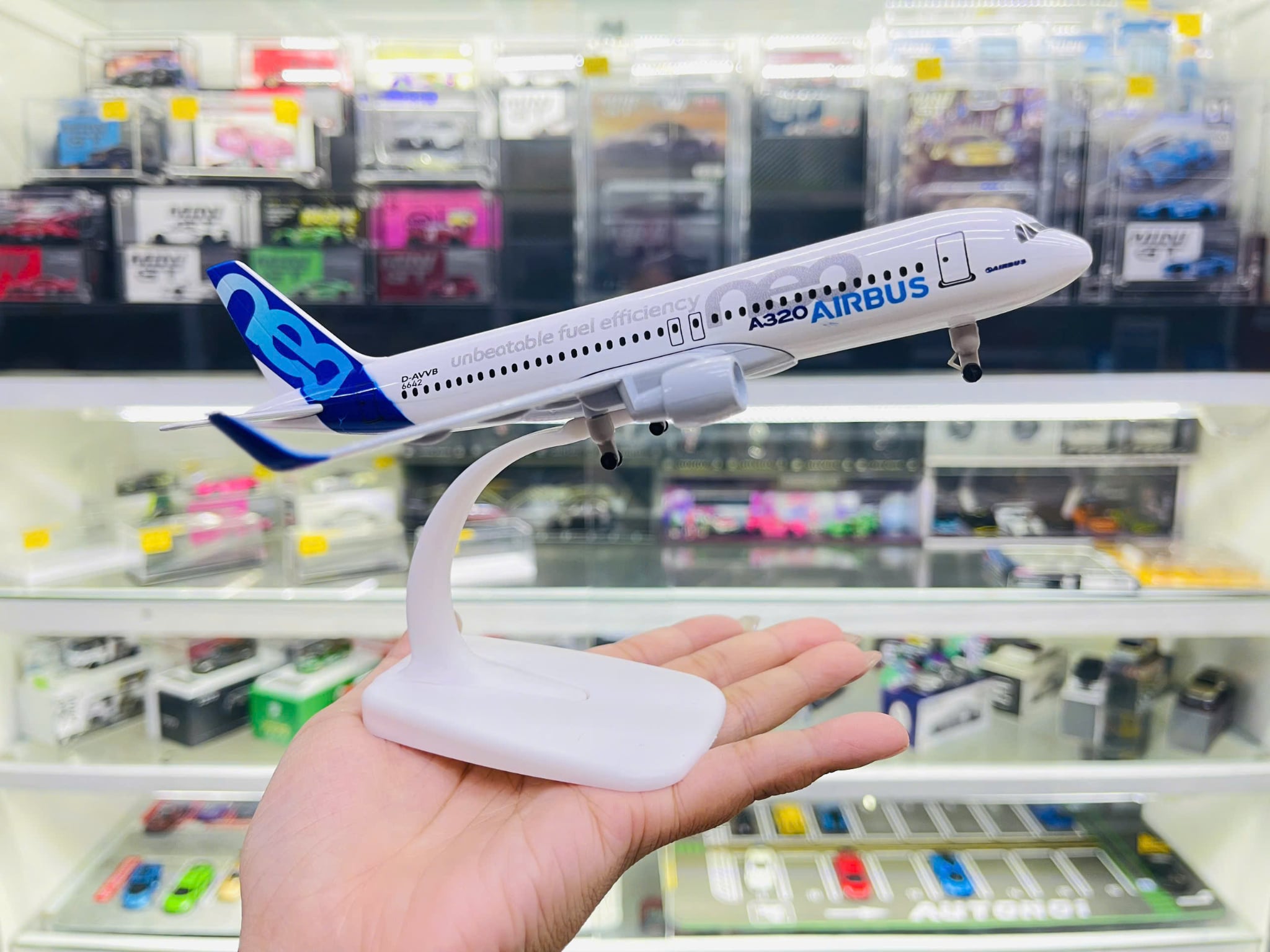  Mô hình máy bay USA dòng A A320 Oringinal kích thước 20cm có bánh xe MB20154 