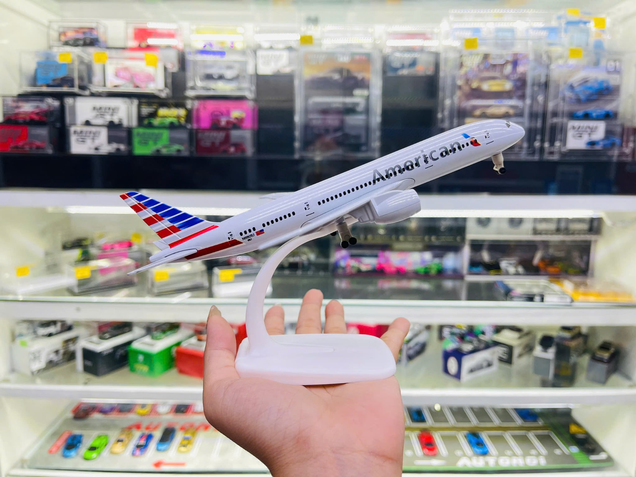  Mô hình máy bay American Airlines Boeing B787 có bánh xe 20cm MB20144 
