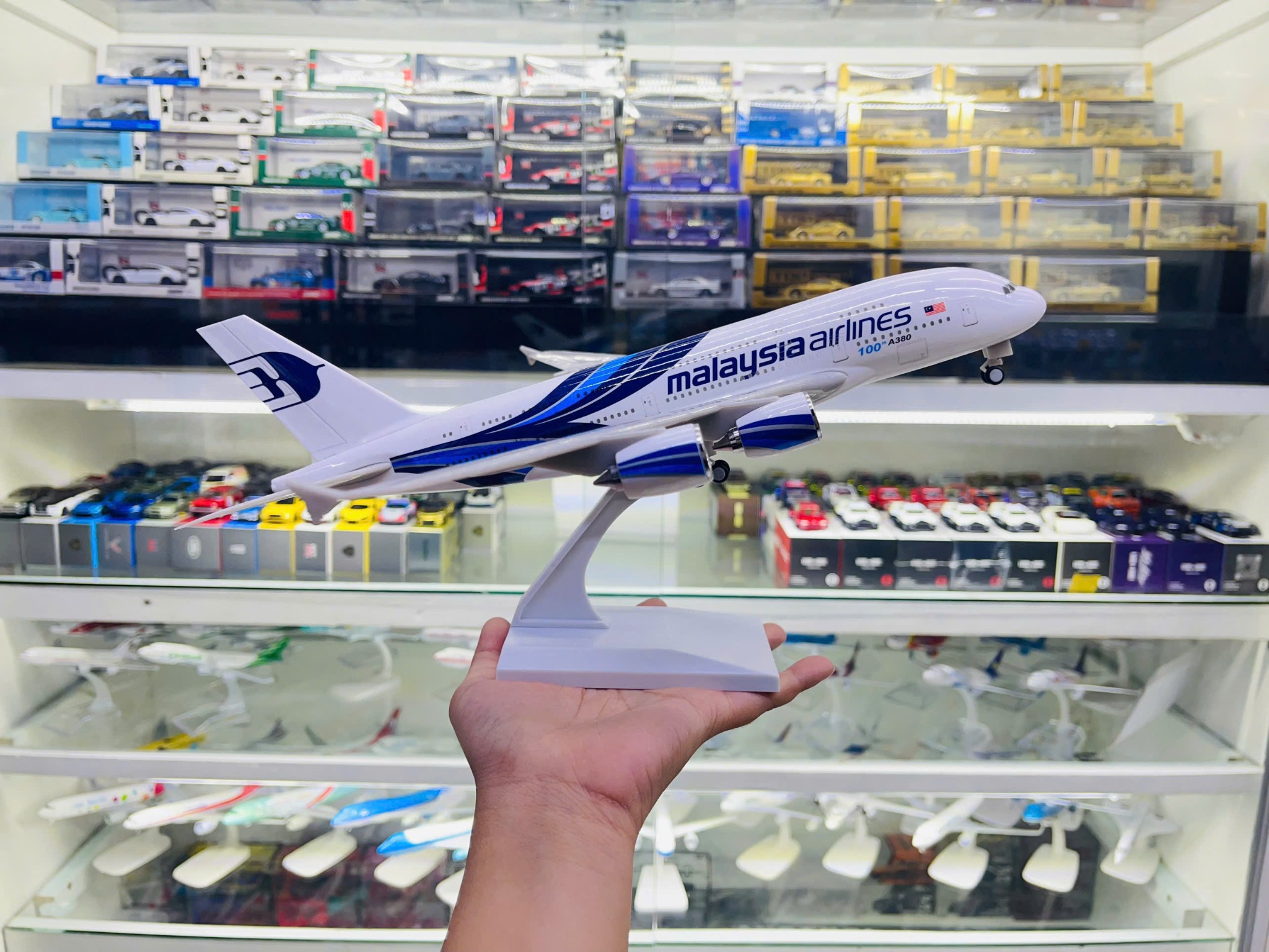  Mô hình máy bay Malaysia Airlines Airbus A380 30cm MB30006 