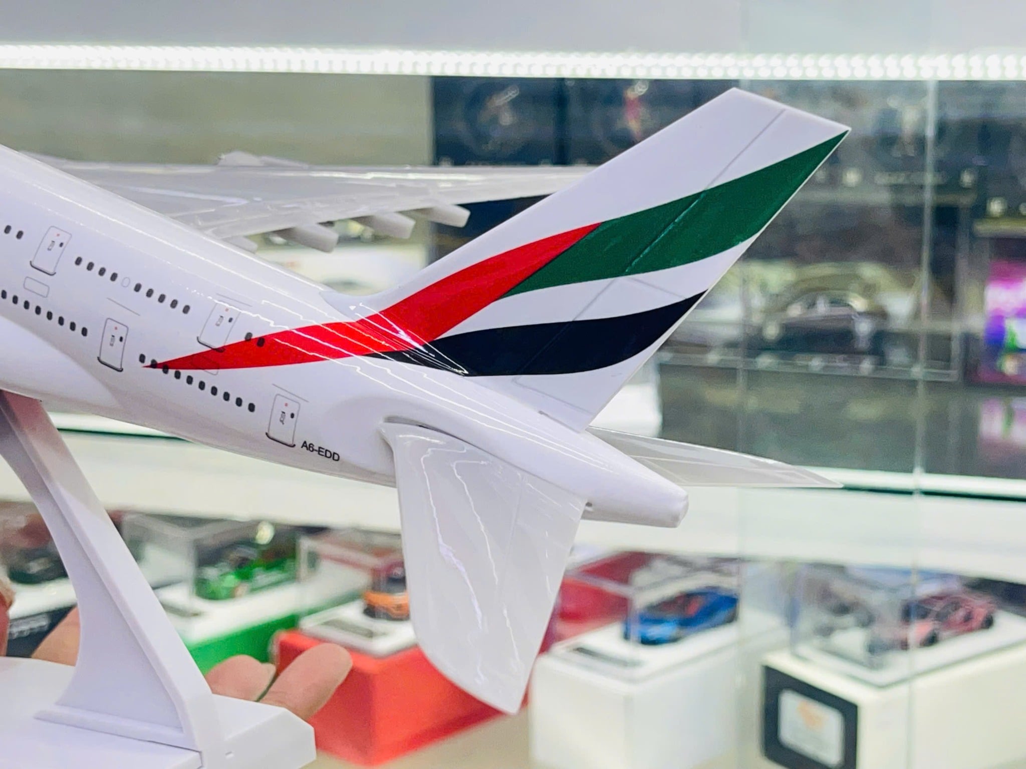  Mô hình máy bay Emirates Airbus A380 30cm MB30014 