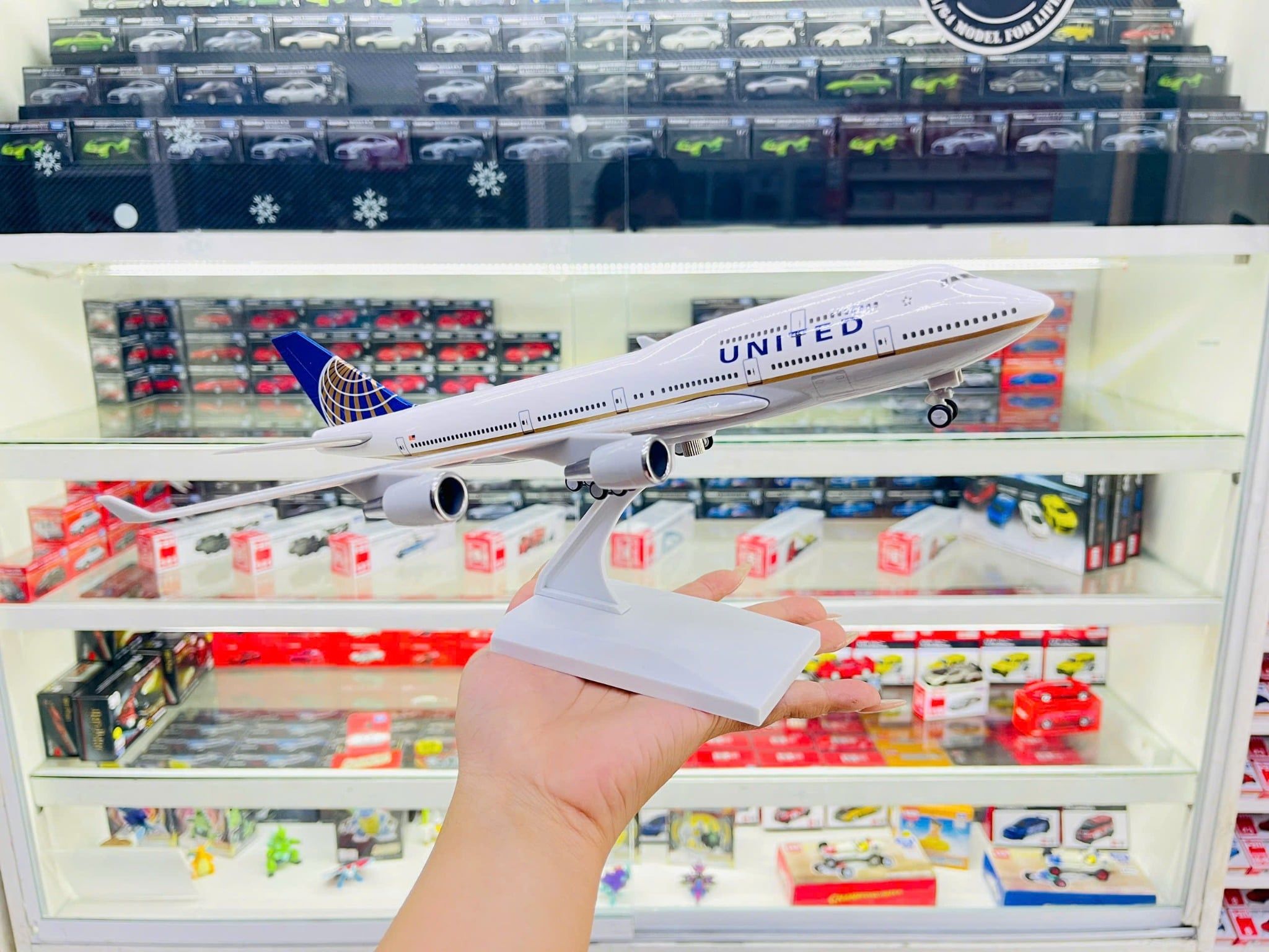  Mô hình máy bay UNITED B747 có bánh xe - kích thước 30cm MB30049 
