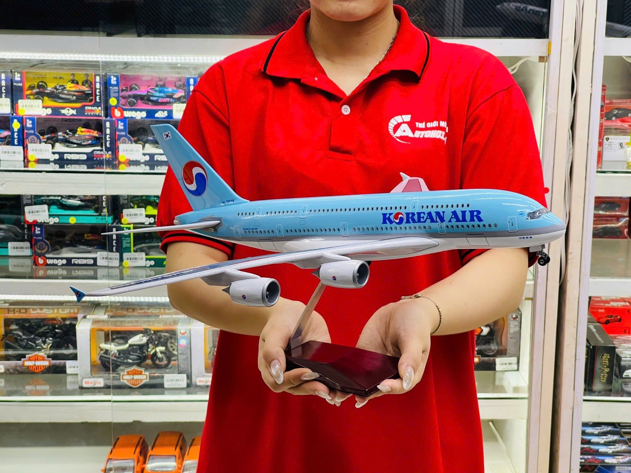  Mô hình máy bay Korean Airbus A380 có bánh xe kích thước 47cm MB47101 