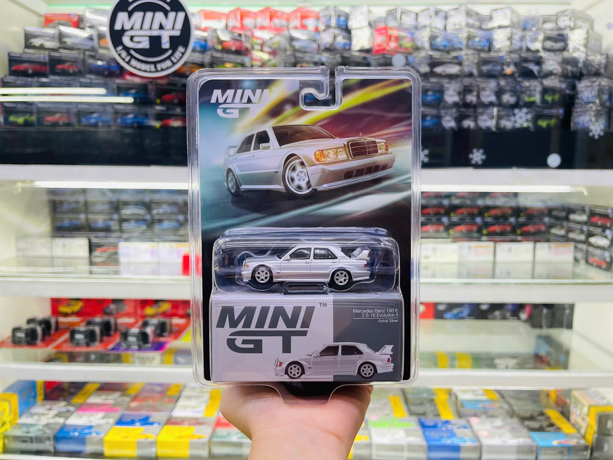  Mô hình xe Mercedes-Benz 190E 2.5-16 Evolution II Astral Silver bản card tỉ lệ 1:64 MiniGT MGT00852-BL 