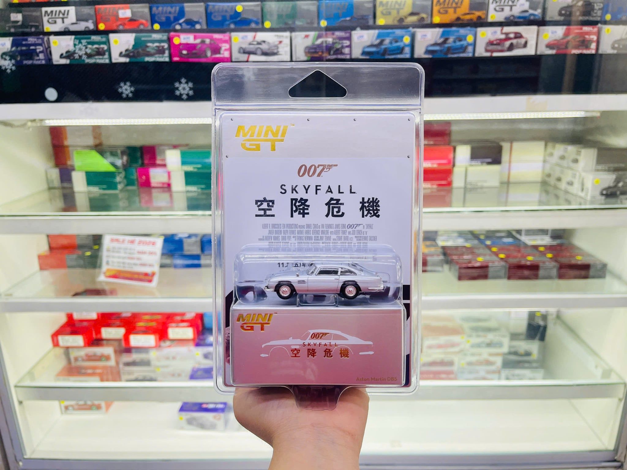  Mô hình xe ô tô Aston Martin DB5 “Skyfall” Packaging (NO CHASE CAR) bản card tỉ lệ 1:64 MiniGT MGT00913-007 