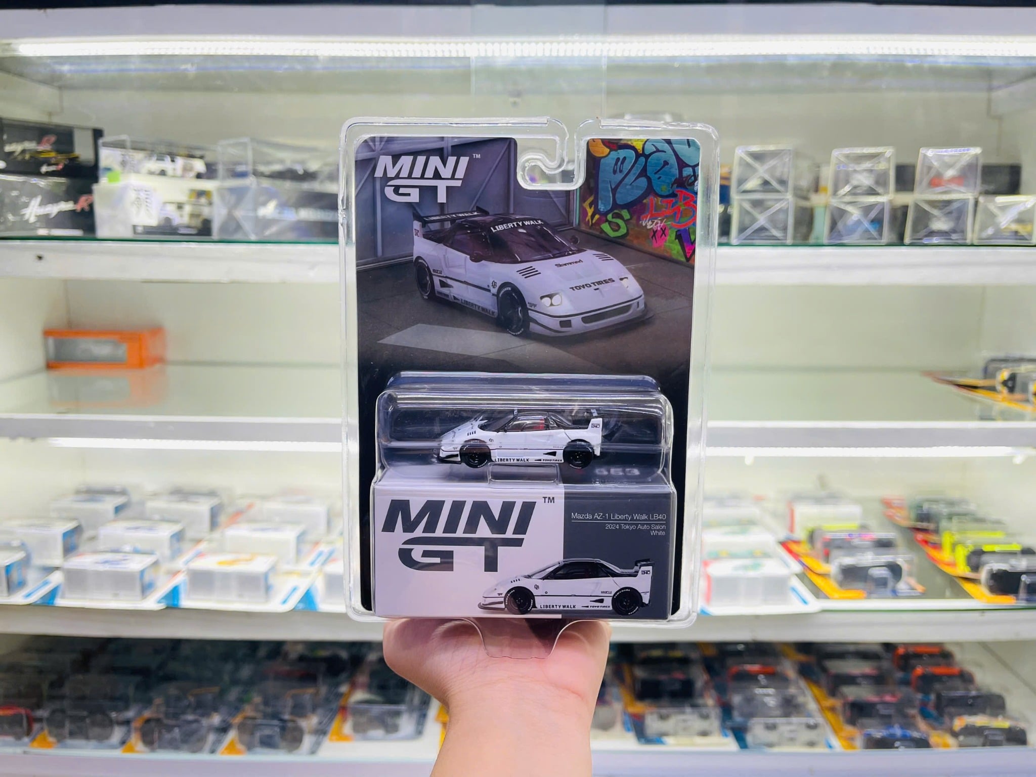  Mô hình xe Mazda AZ-1 Liberty Walk LB40 White 2024 Tokyo Auto Salon tỉ lệ 1:64 MiniGT bản card MGT00953-BL 
