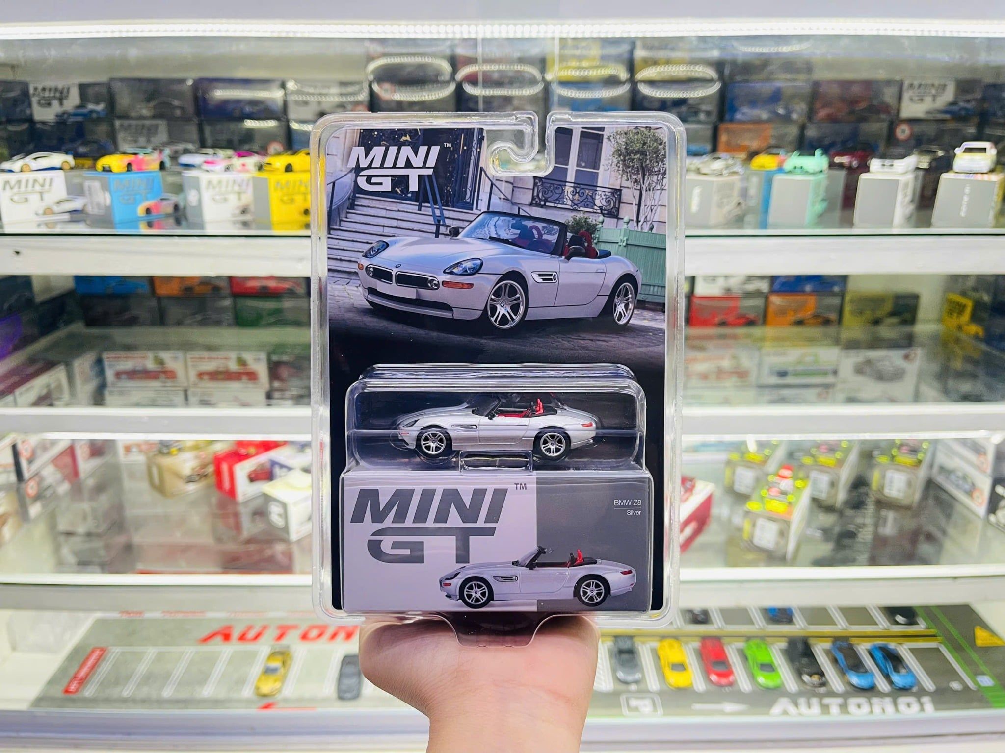 Mô hình xe BMW Z8 silver card tỉ lệ 1:64 MiniGT MGT00998 