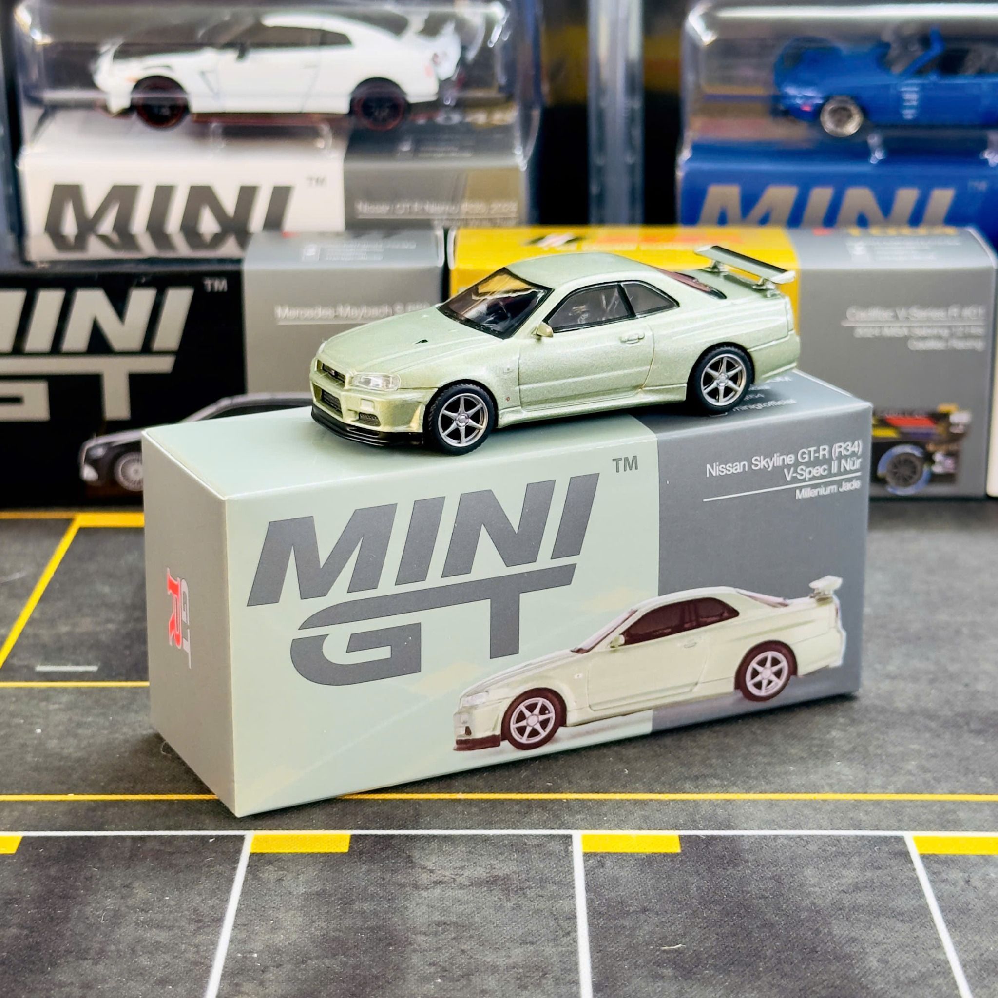  [Hàng Loose] Mô hình xe Nissan Skyline GT-R (R34) V-Spec II Nür Millenium Jade tỉ lệ 1:64 MiniGT MGT01003 