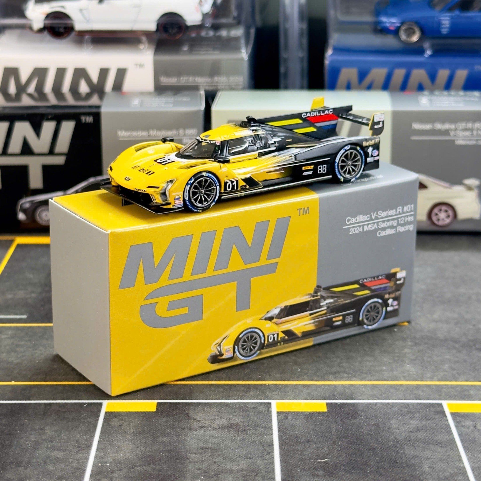  [Hàng Loose] Mô hình xe Cadillac V-Series.R #01 Cadillac Racing 2024 IMSA Sebring 12 Hrs tỉ lệ 1:64 MiniGT MGT01004-L 