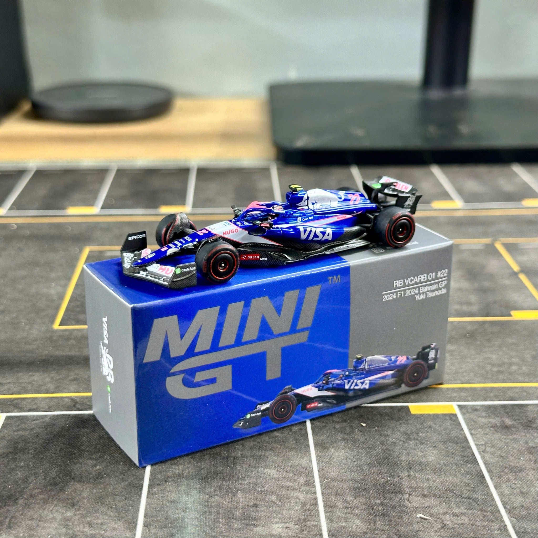  Mô hình xe RB VCARB 01 #22 Yuki Tsunoda 2024 F1 2024 Bahrain GP tỉ lệ 1:64 MiniGT MGT01007L 