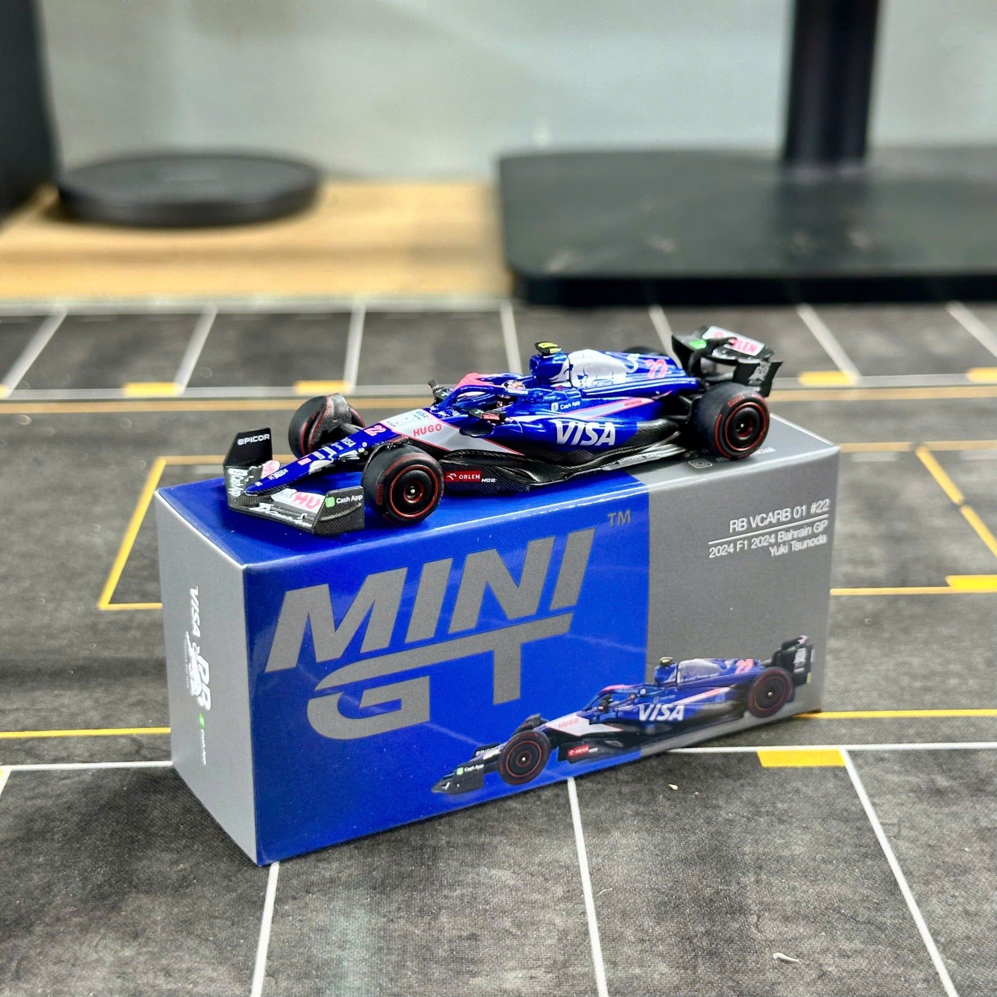  Mô hình xe RB VCARB 01 #22 Yuki Tsunoda 2024 F1 2024 Bahrain GP tỉ lệ 1:64 MiniGT MGT01007L 