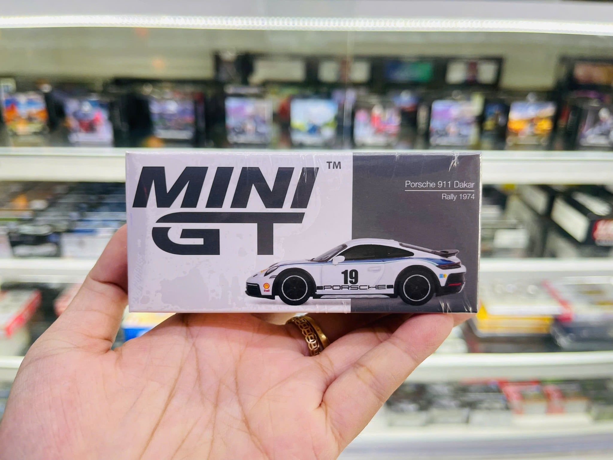  Mô hình xe Porsche 911 Dakar Rally 1974 tỉ lệ 1:64 MiniGT MGT01009 