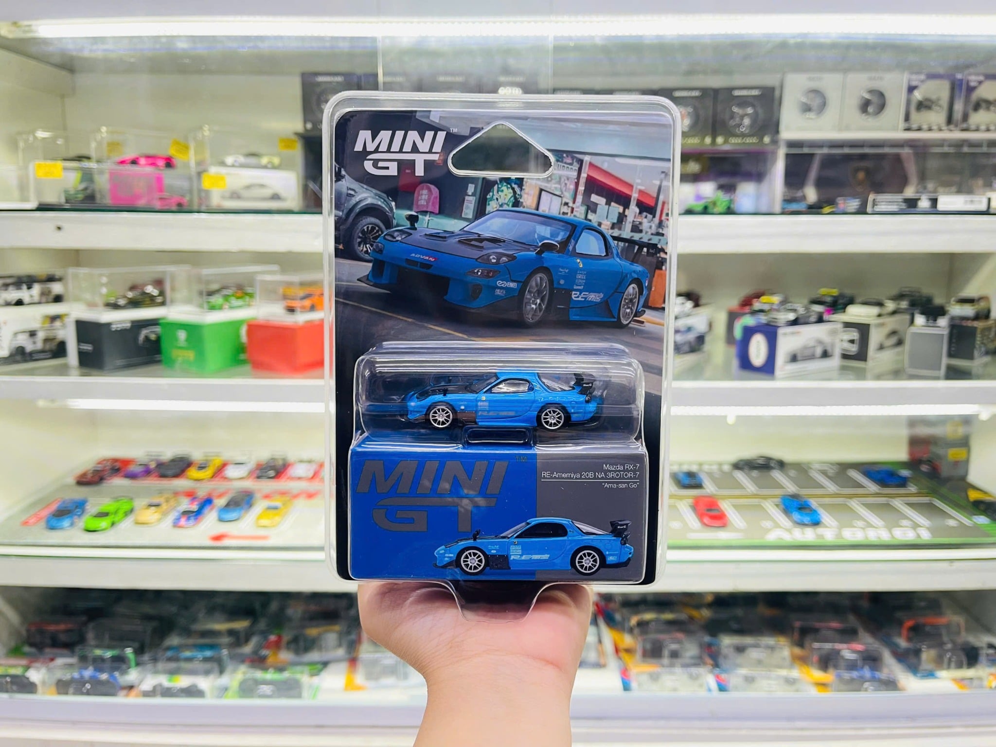  Mô hình xe Mazda RX-7 RE-Amemiya 20B NA 3ROTOR-7 “Ama-san Go” card tỉ lệ 1:64 MiniGT MGT01046-BL 
