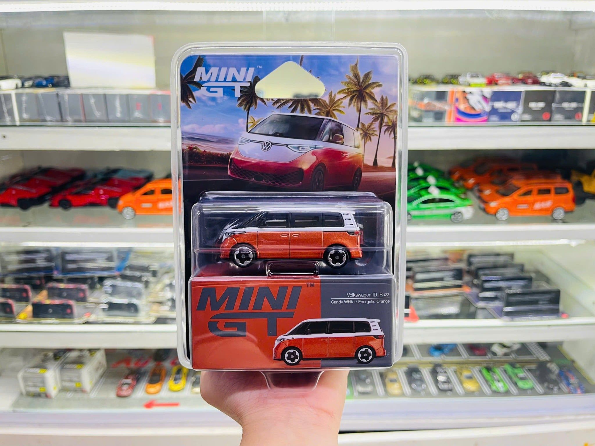  Mô hình xe Volkswagen ID.Buzz Candy White / Energetic Orange bản card tỉ lệ 1:64 MiniGT MGT01061 HAVE CHASE 
