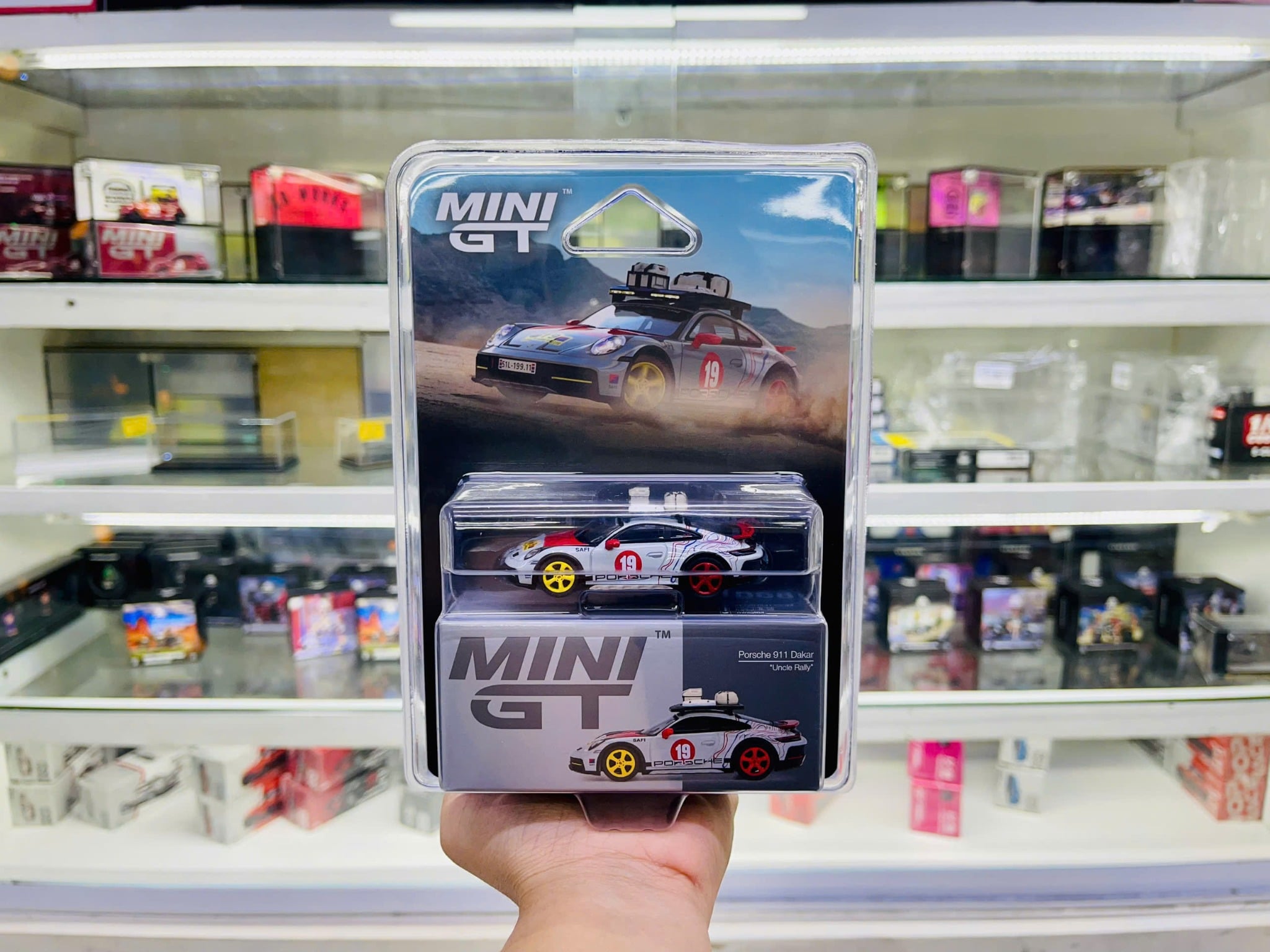  Mô hình xe bản card tỉ lệ 1:64 MiniGT 