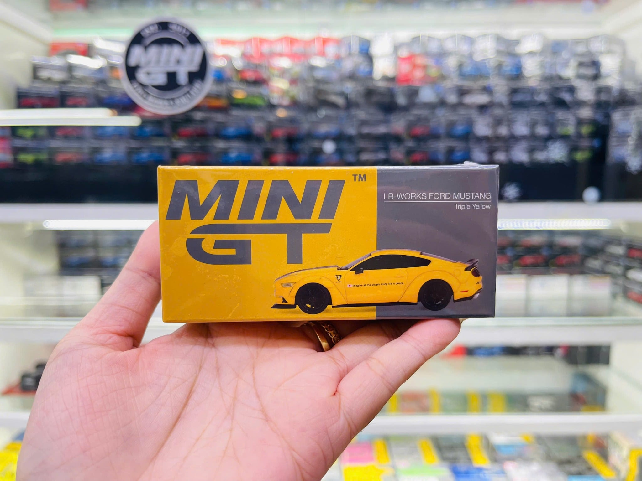  Mô hình xe LB-WORKS FORD MUSTANG Triple Yellow tỉ lệ 1:64 MiniGT MGT01077-CH 