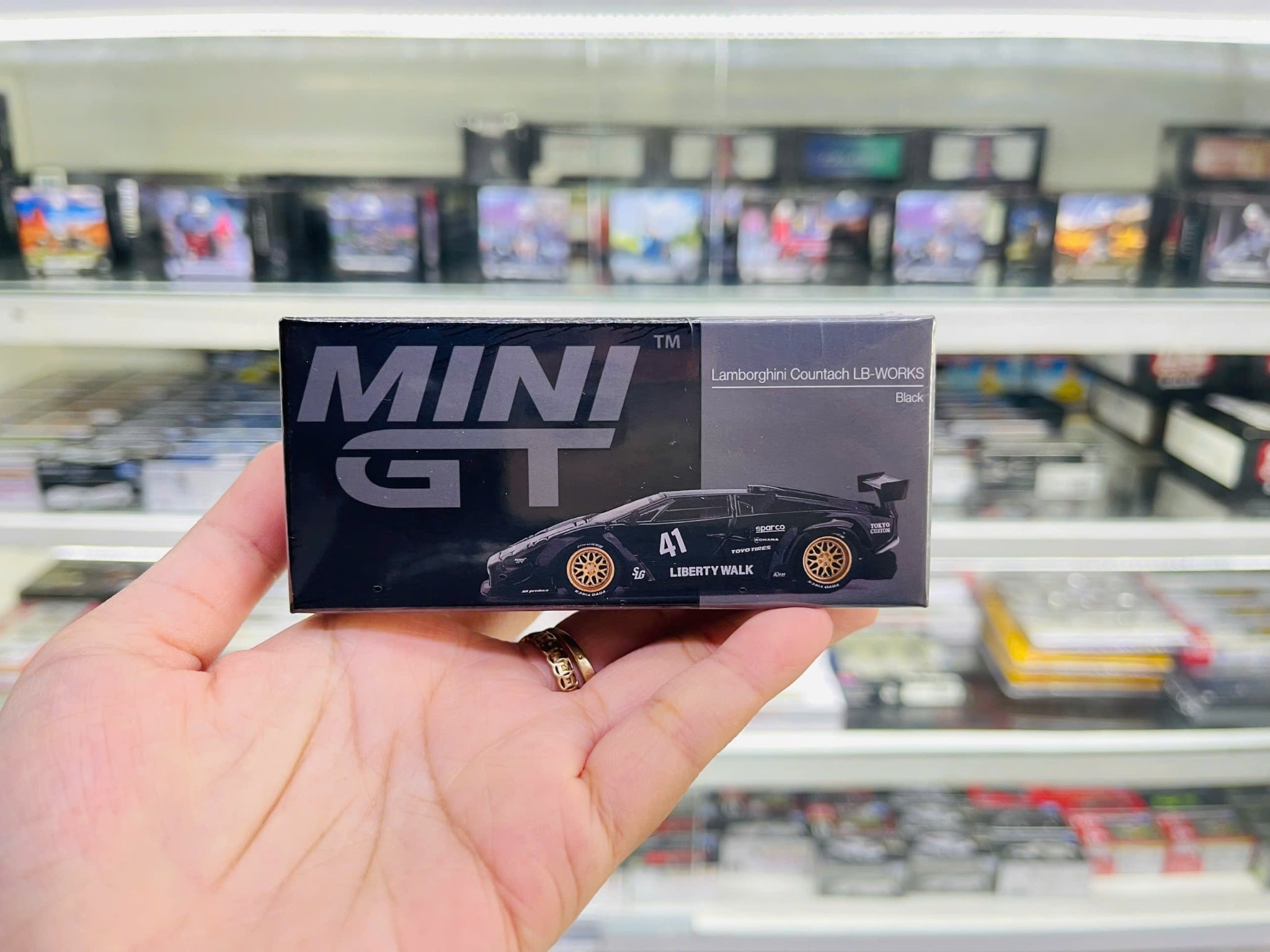  Mô hình xe Lamborghini Countach LB-WORKS Black tỉ lệ 1:64 MiniGT MGT01081-CH 