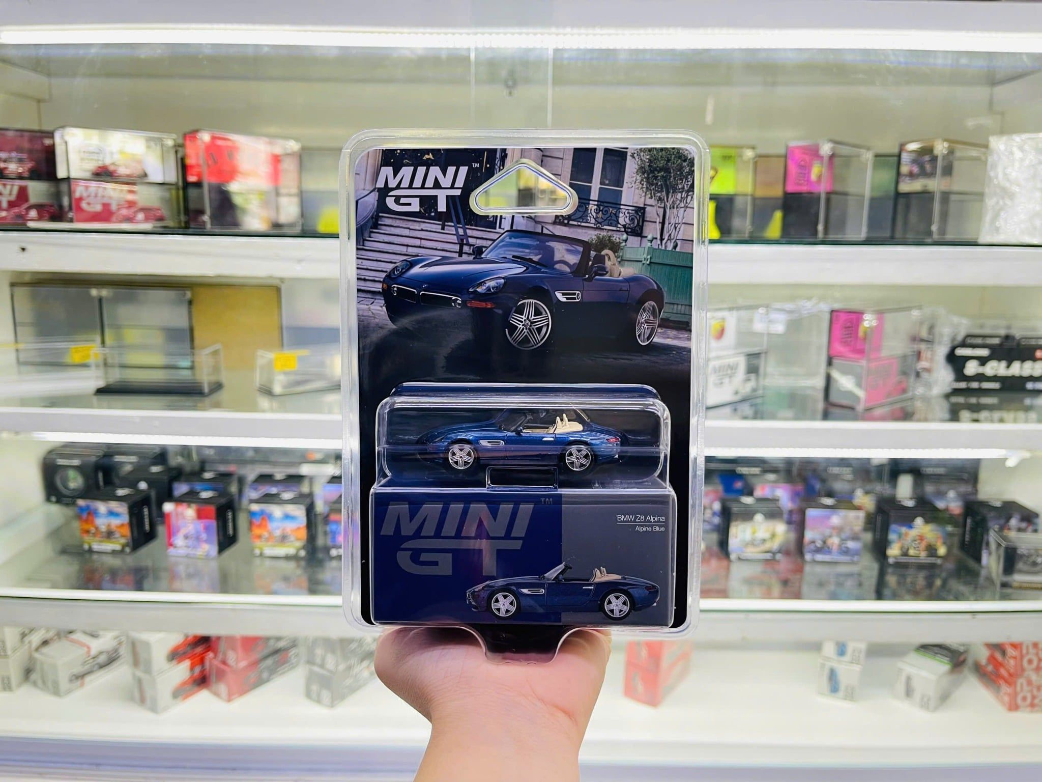  Mô hình xe BMW Z8 Alpina Alpine Blue bản card tỉ lệ 1:64 MiniGT MGT01082-BL NO CHASE 
