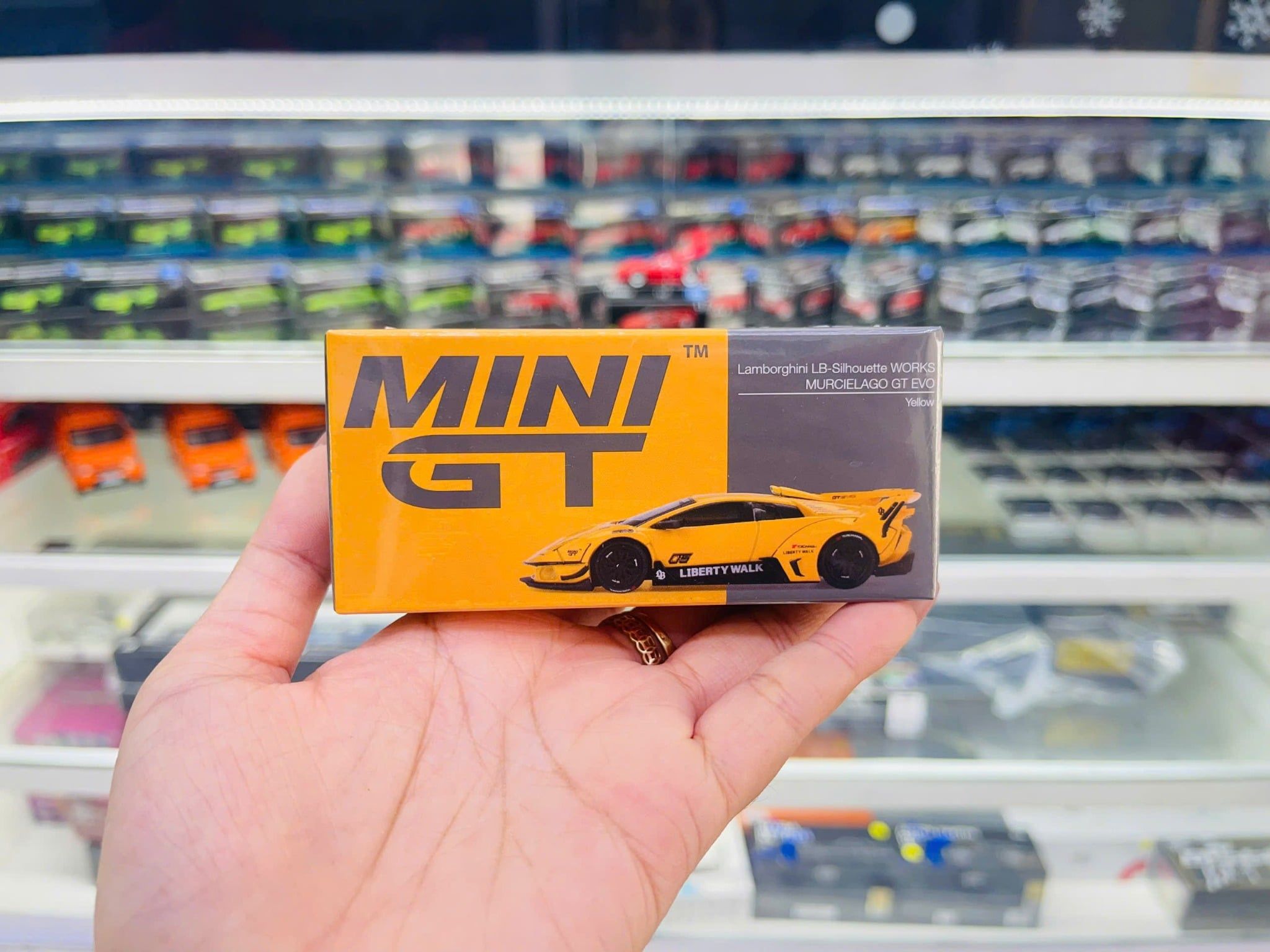  Mô hình xe Lamborghini LB-Silhouette WORKS MURCIELAGO GT Evo Yellow tỉ lệ 1:64 MiniGT MGT01135 