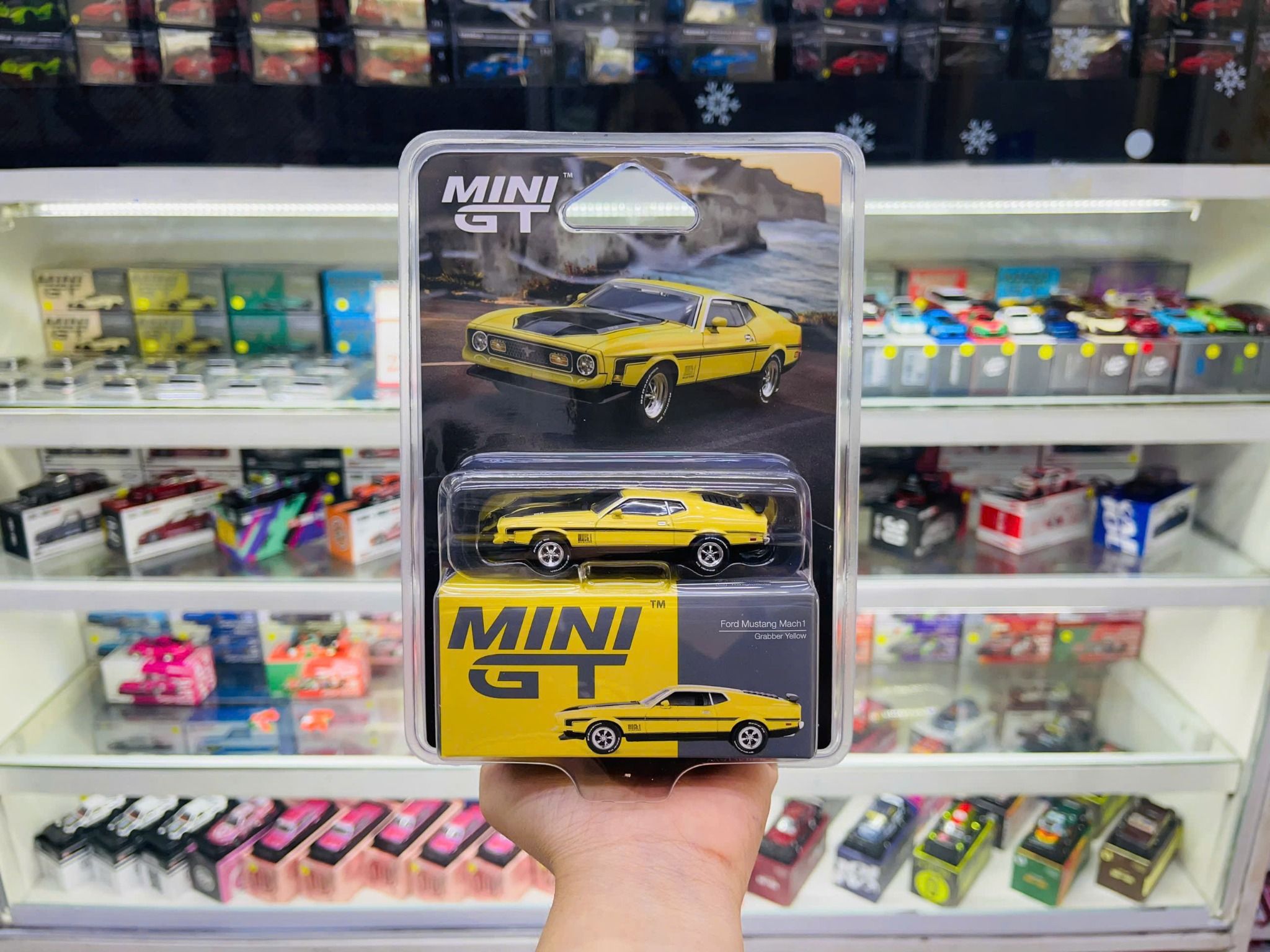  Mô hình xe Ford Mustang Mach1 Grabber Yellow bản card tỉ lệ 1:64 MiniGT MGT01139 HAVE CHASE 