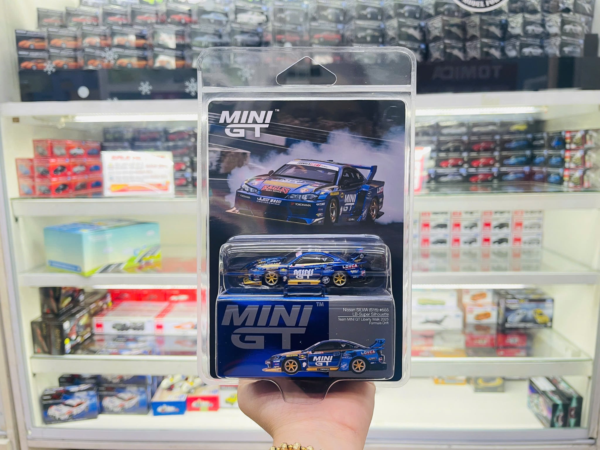  Mô hình xe issan LB-Super Silhouette S15 SILVIA #555 Team MINI GT Liberty Walk 2025 Formula Drift bản card tỉ lệ 1:64 MiniGT MGT01157 - NO CHASE 