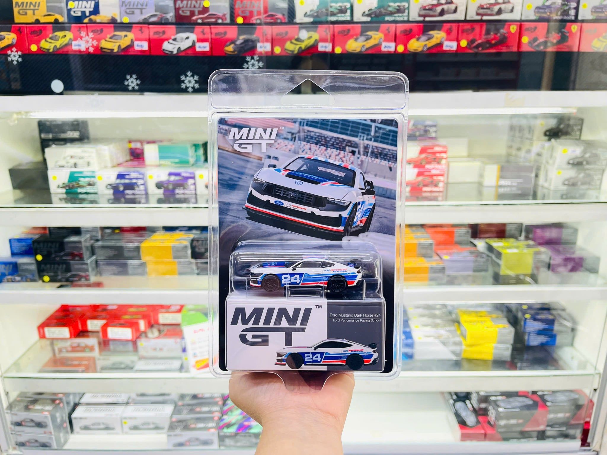  Mô hình xe Ford Mustang Dark Horse #24 Ford Performance Racing School bản card tỉ lệ 1:64 MiniGT MGT01172 