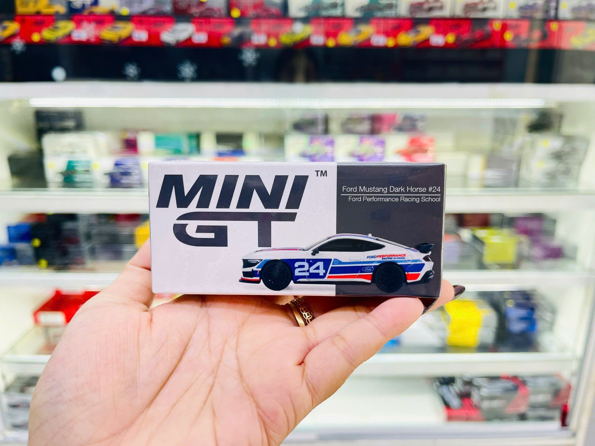  Mô hình xe Ford Mustang Dark Horse #24 Ford Performance Racing School tỉ lệ 1:64 MiniGT MGT01172 