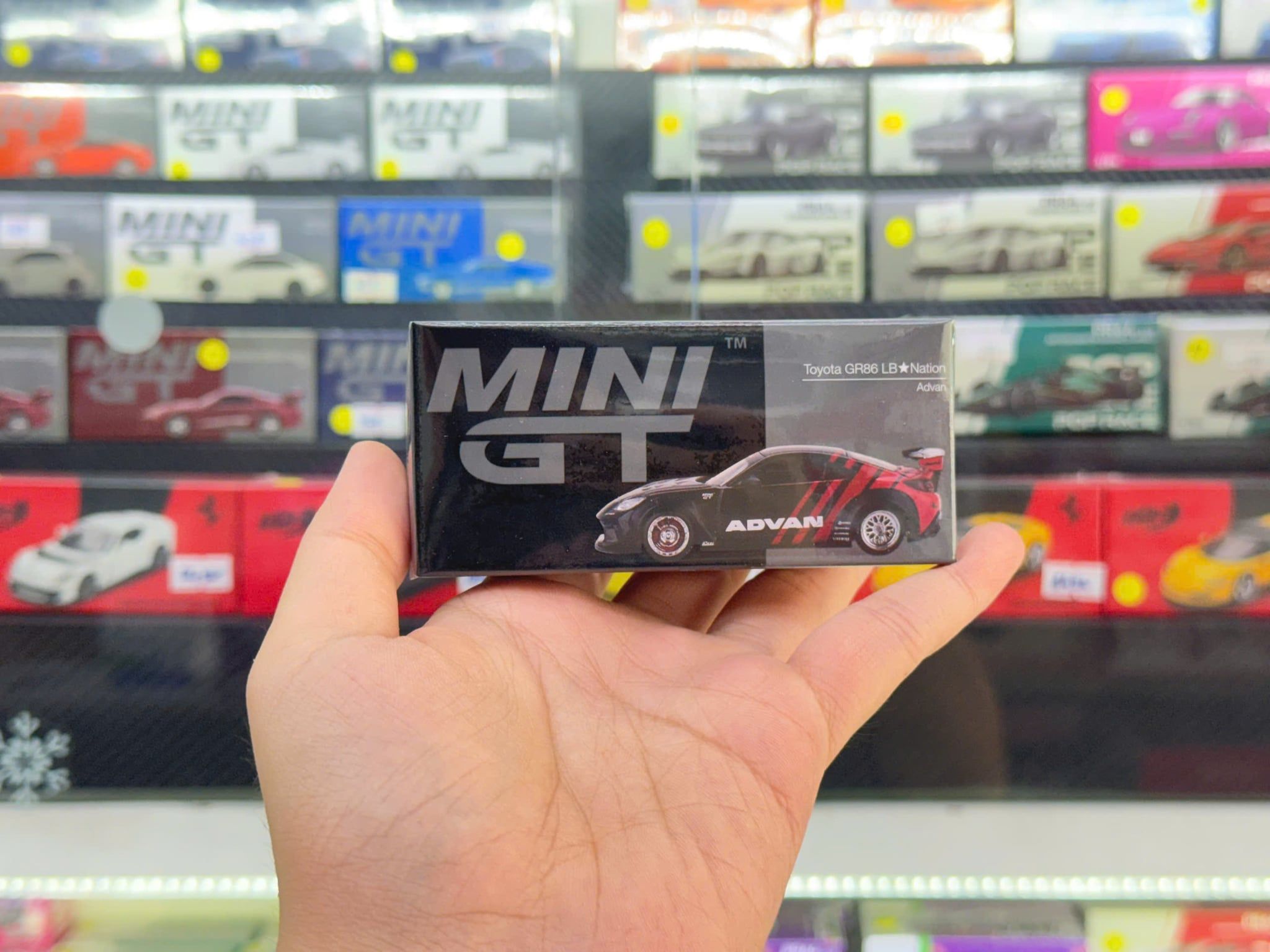  Mô hình xe Toyota GR86 LB★Nation Advan tỉ lệ 1:64 MiniGT MGT01173 