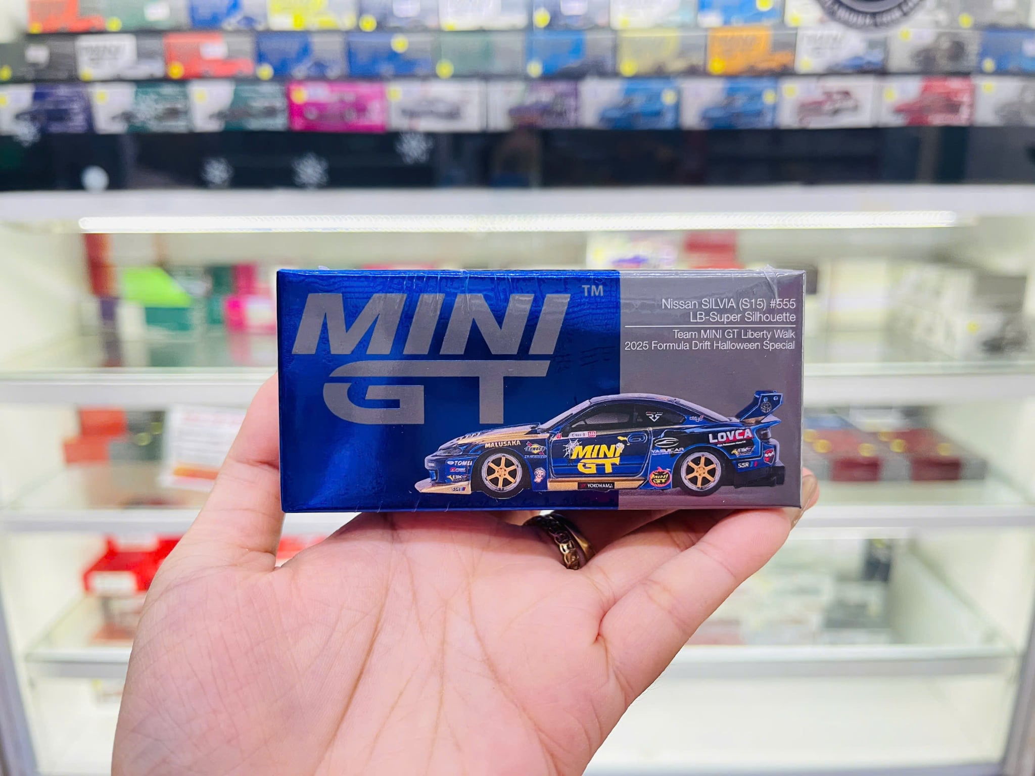  Mô hình xe Nissan LB-Super Silhouette S15 SILVIA #555 Team MINI GT Liberty Walk 2025 Formula Drift Halloween Special tỉ lệ 1:64 MiniGT MGT01185 