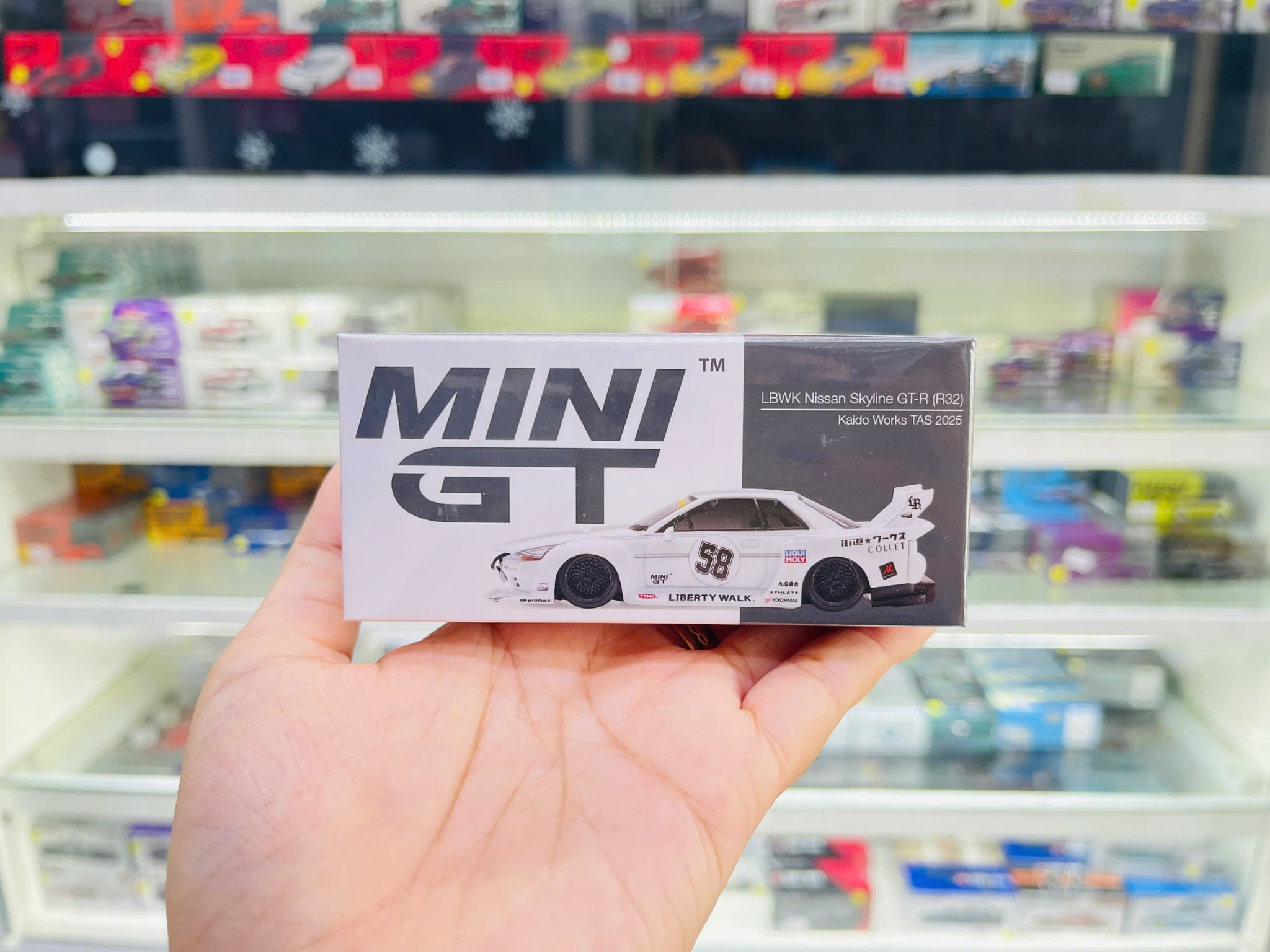  Mô hình xe Nissan GT-R32 Kaido Works TAS 2025 tỉ lệ 1:64 MiniGT MGT01217 