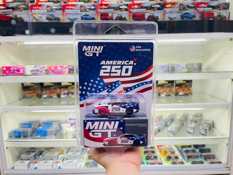  Mô hình xe Ford Mustang GTD America 250 USA Exclusive LHD bản card tỉ lệ 1:64 MiniGT MGT01301 