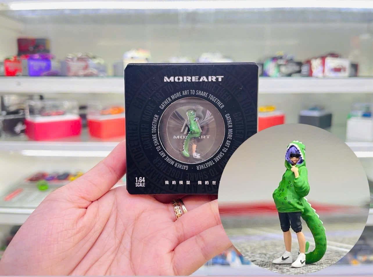  Mô hình nhân vật Nữ Rexy Green Tyrannosaurus tỉ lệ 1:64 MoreArt MO222110-R 