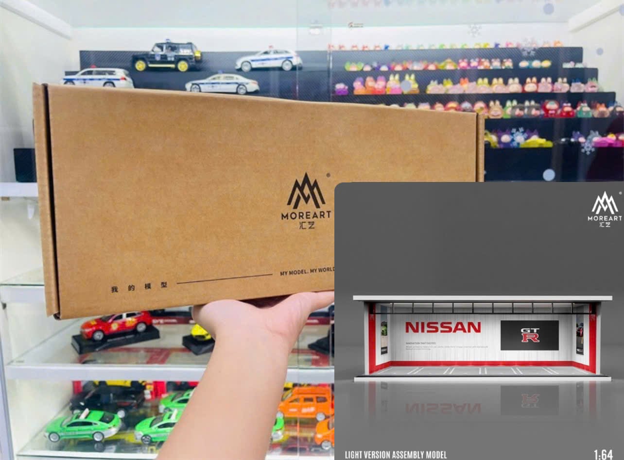  Hộp trưng bày mica mô phỏng bãi đỗ xe NISSAN kích thước 30x13.3x10cm tỉ lệ 1:64 MoreArt MO914008 