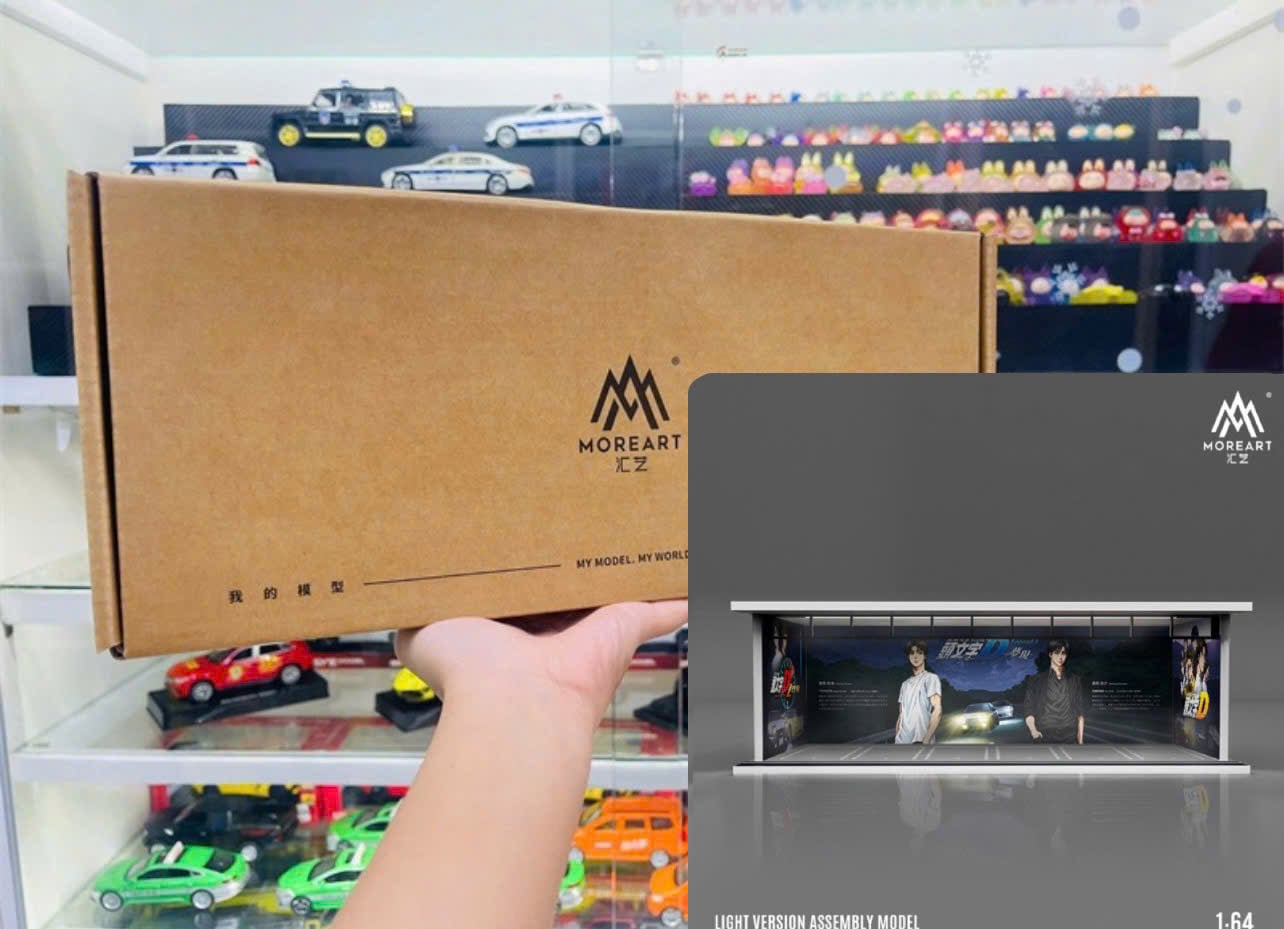  Hộp trưng bày mô phỏng bãi đỗ parking lot Inital D tỉ lệ 1:64 MoreArt MO914010 