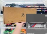  Hộp trưng bày mica mô phỏng Showroom BWM Perfomance 1 mặt mica kích thước 30x13.3x10cm tỉ lệ 1:64 MoreArt MO914030 
