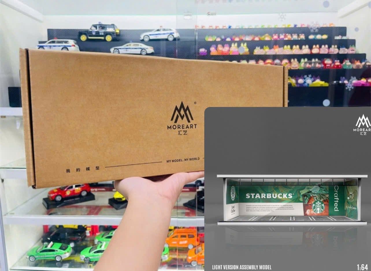  Hộp trưng bày mica mô phỏng cửa hàng Starbuck 1 mặt mica kích thước 30x13.3x10cm tỉ lệ 1:64 MoreArt MO914044 