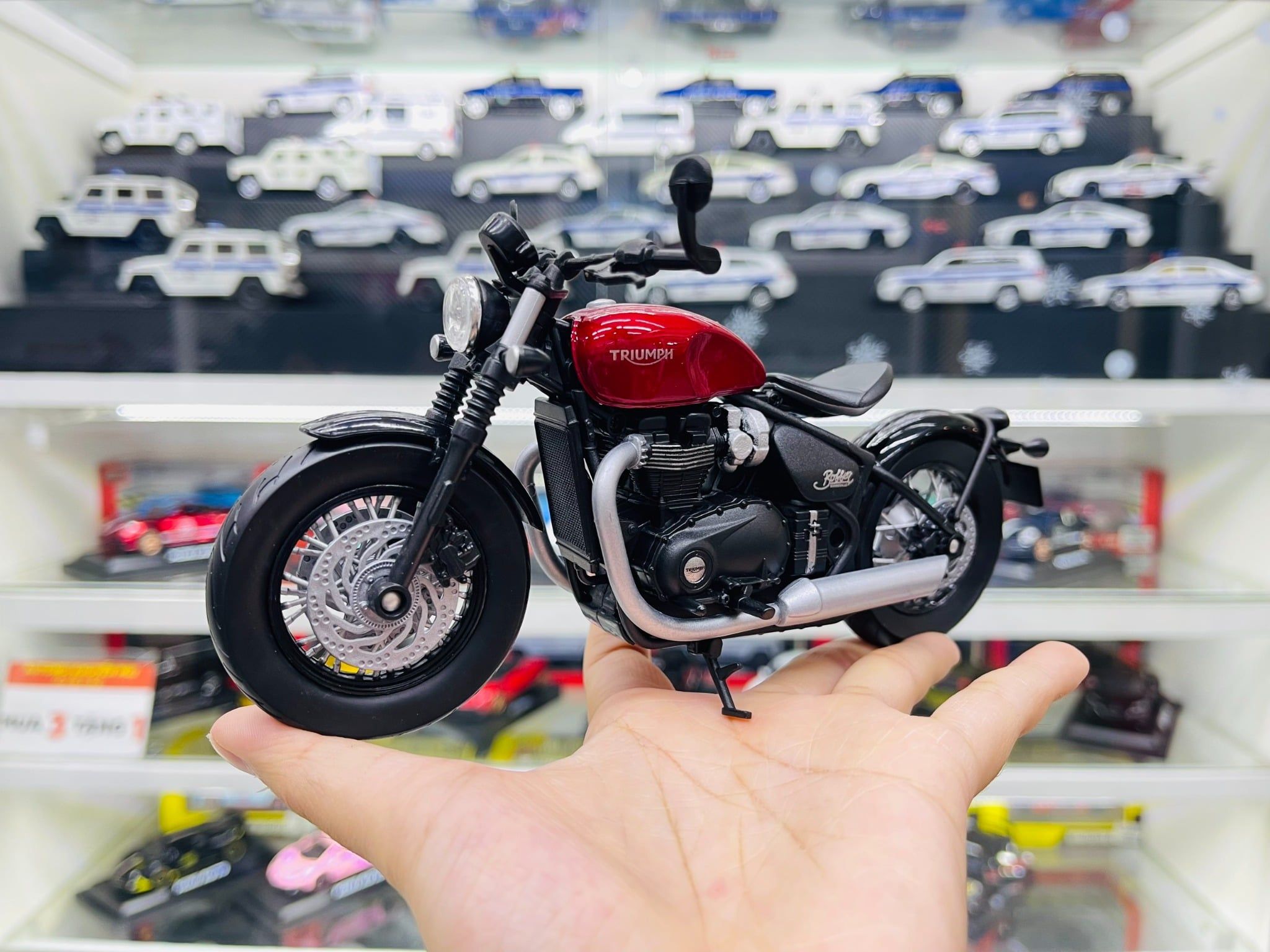  Mô hình xe Triumph Bonneville Bobber 1:12 Welly MT025 