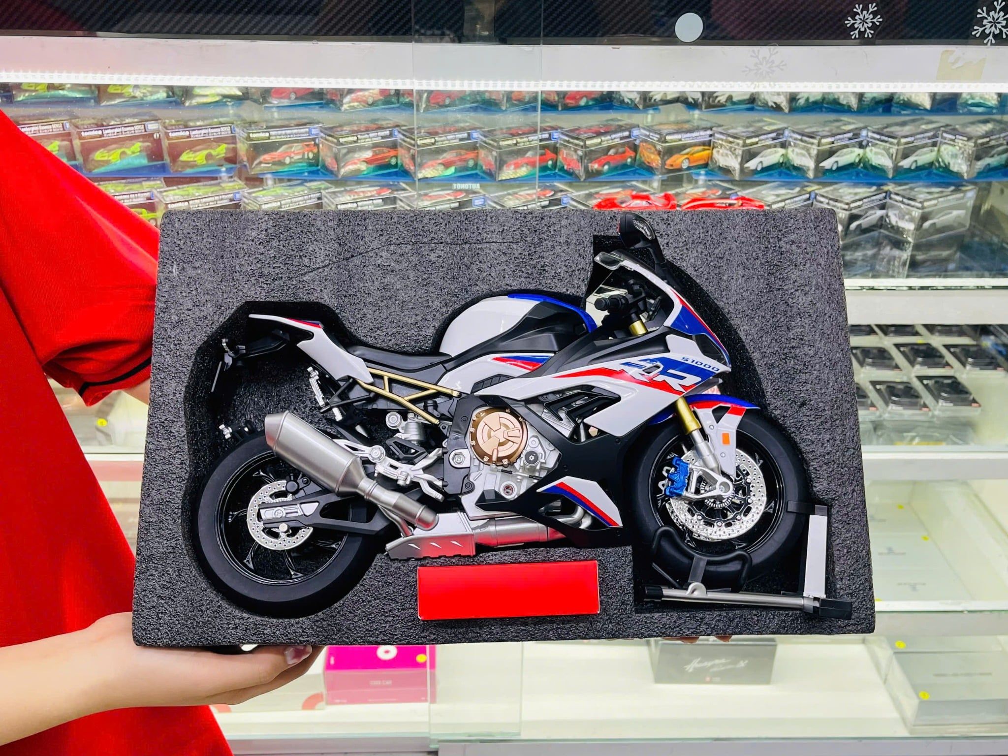  Mô hình xe BMW S1000RR có động cơ có phun khói tỉ lệ lớn 1:6 Huaxing M6-6A MT06010 