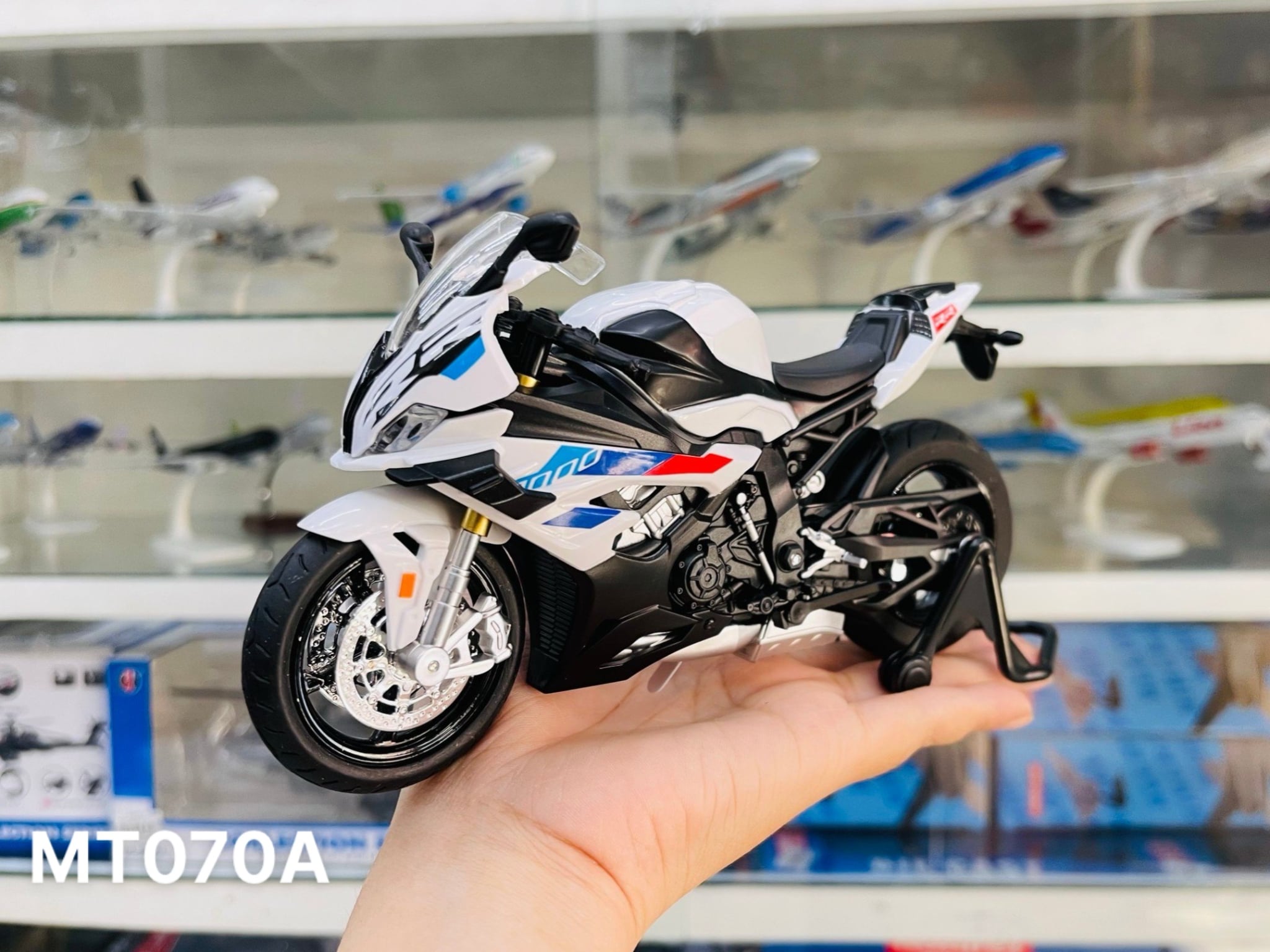  Mô hình xe BMW S1000RR 2024 có cánh gió tỉ lệ 1:12 Huayi Alloy MT070 