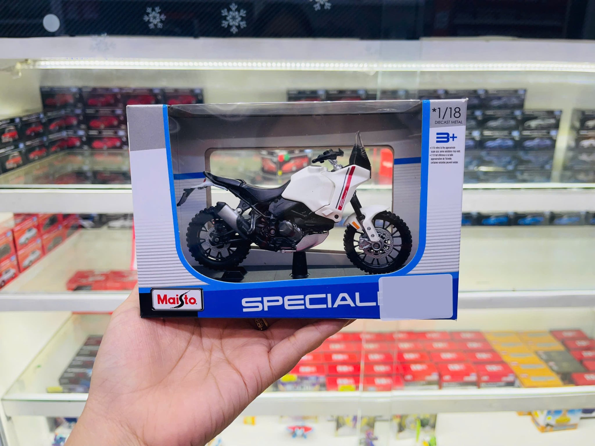  Mô hình xe mô tô Ducati Desert X tỉ lệ 1:18 Maisto 34007 MT071 