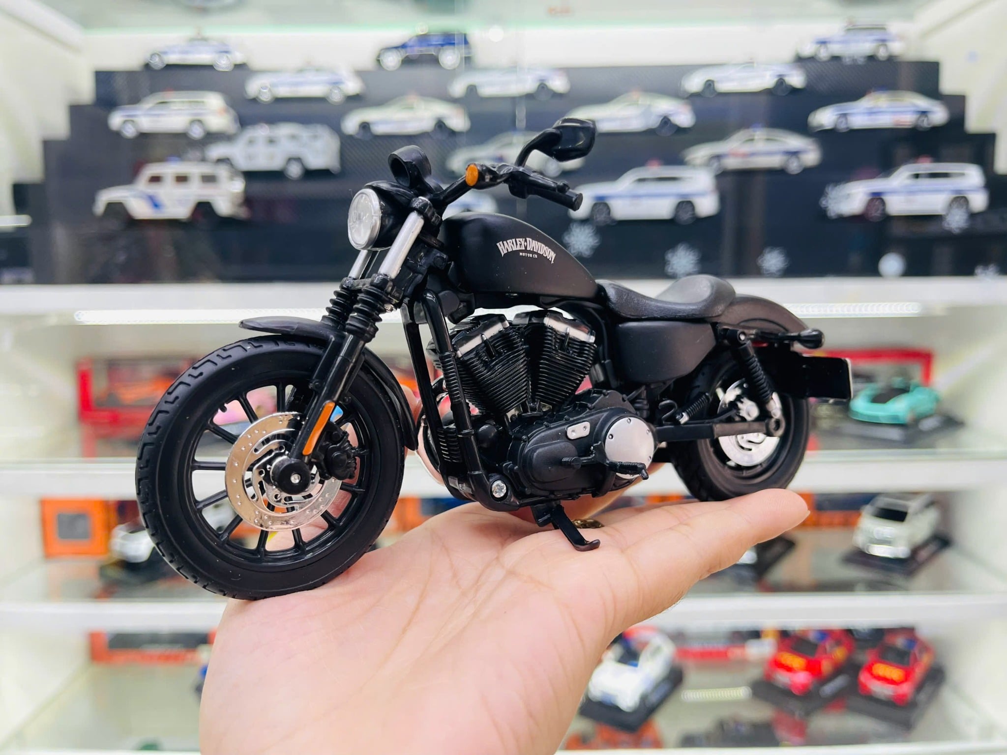  Mô hình xe Harley Davidson 13 sportster iron 883 1:12 Maisto 32326 MT12011 