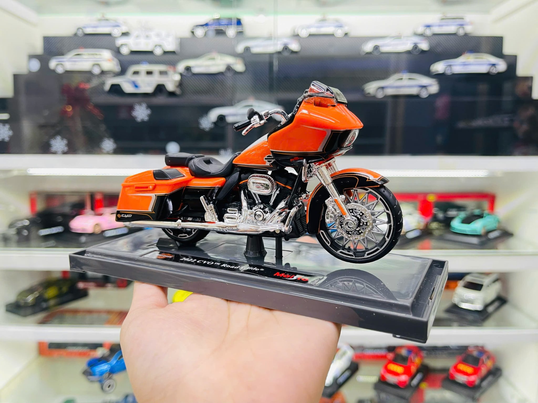  Mô hình Harley Davidson 2022 CVO Road Glide Orange 1:18 Maisto 39360 MT18005 