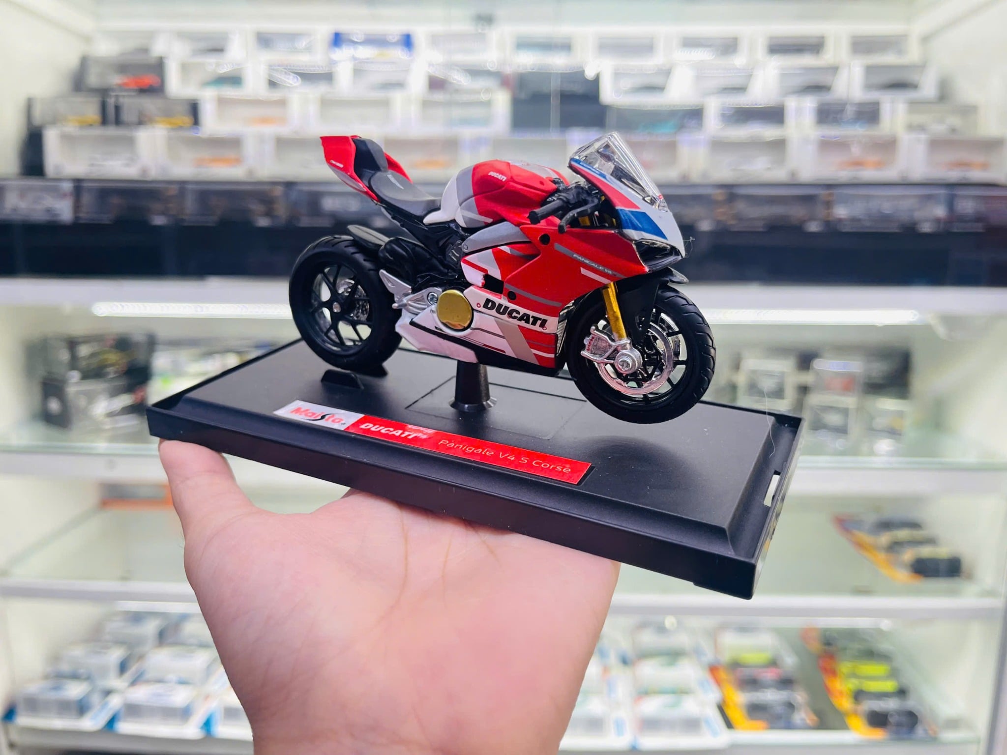  Mô hình xe mô tô Ducati Panigale V4S corse red tỉ lệ 1:18 Maisto MT18063 