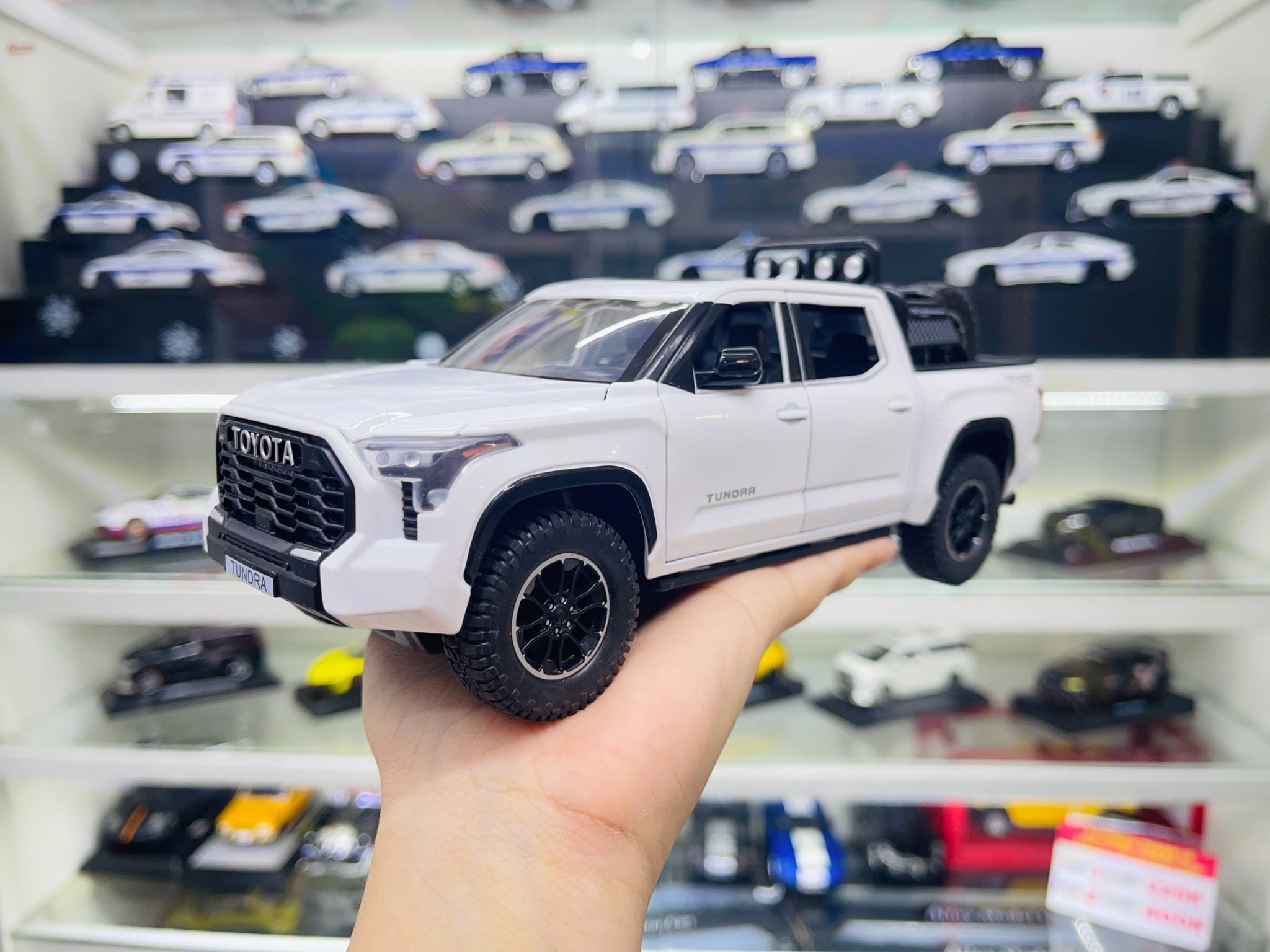  Mô hình xe bán tải Toyota Tundra TRD 4x4 1:24 Henteng model OT157 