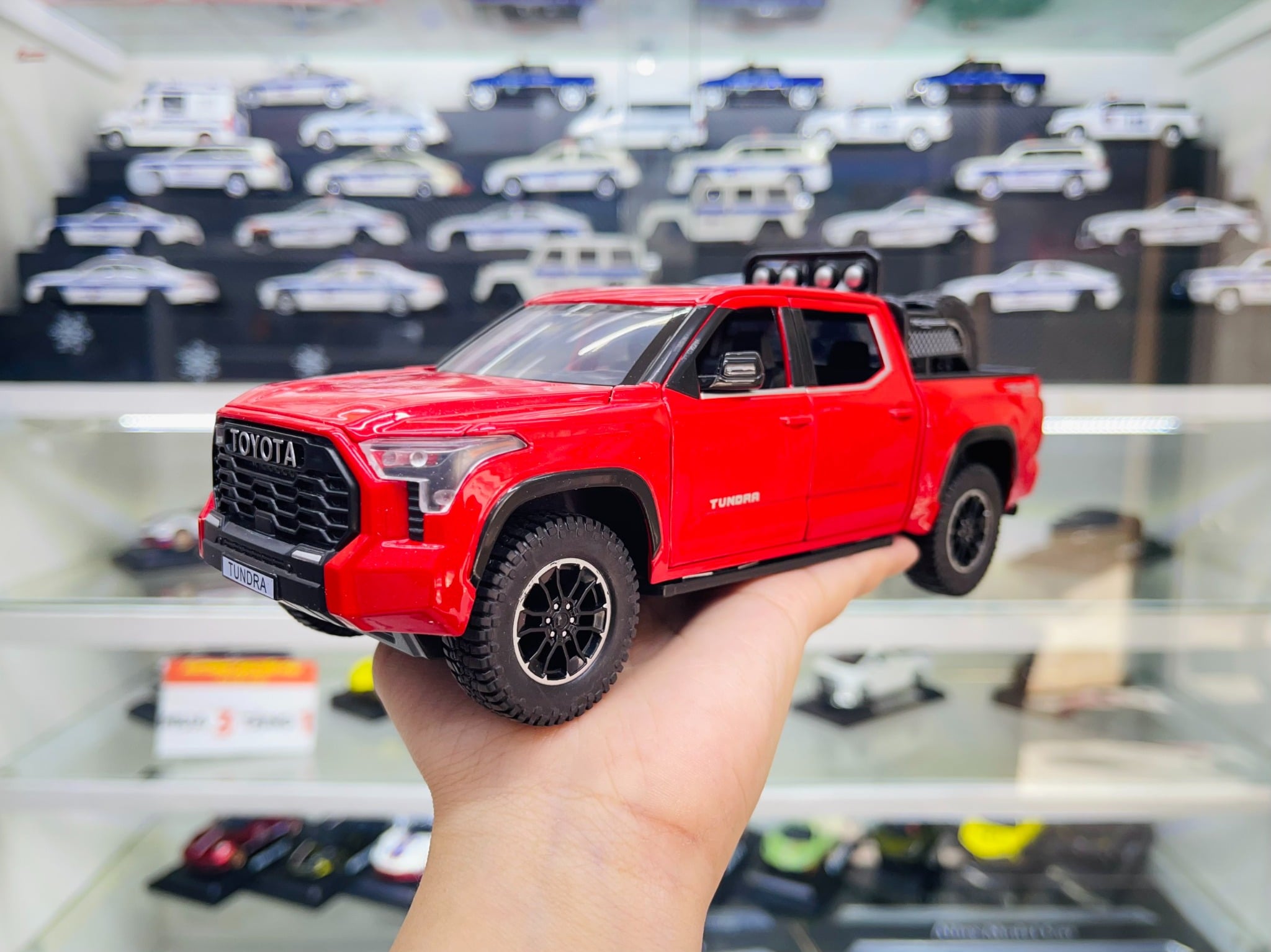  Mô hình xe bán tải Toyota Tundra TRD 4x4 1:24 Henteng model OT157 