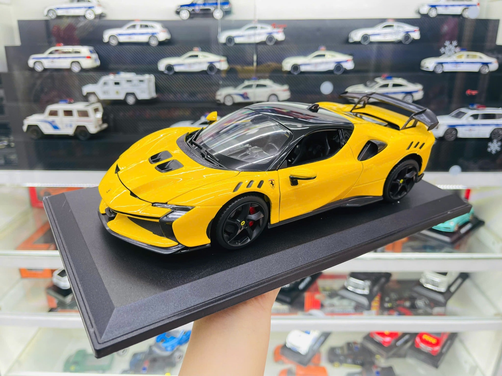  Mô hình xe Ferrari SF90 XX Stradale Giallo Modena Yellow full open tỉ lệ 1:18 Bburago 18-16020 OT18011 