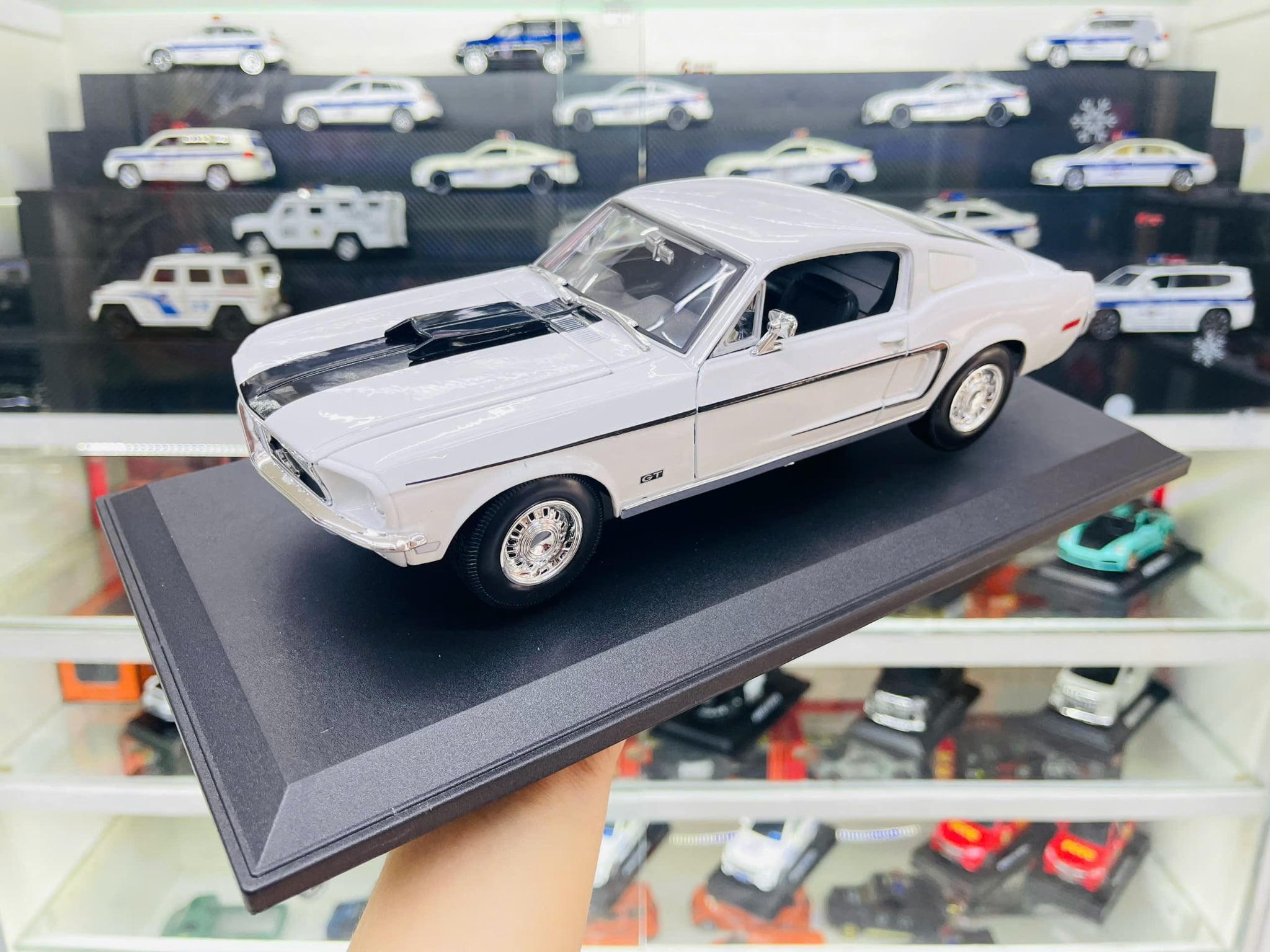  Mô hình xe Ford Mustang Gt Cobra Jet 1968 full open tỉ lệ 1:18 Maisto 31167 BL OT18017 