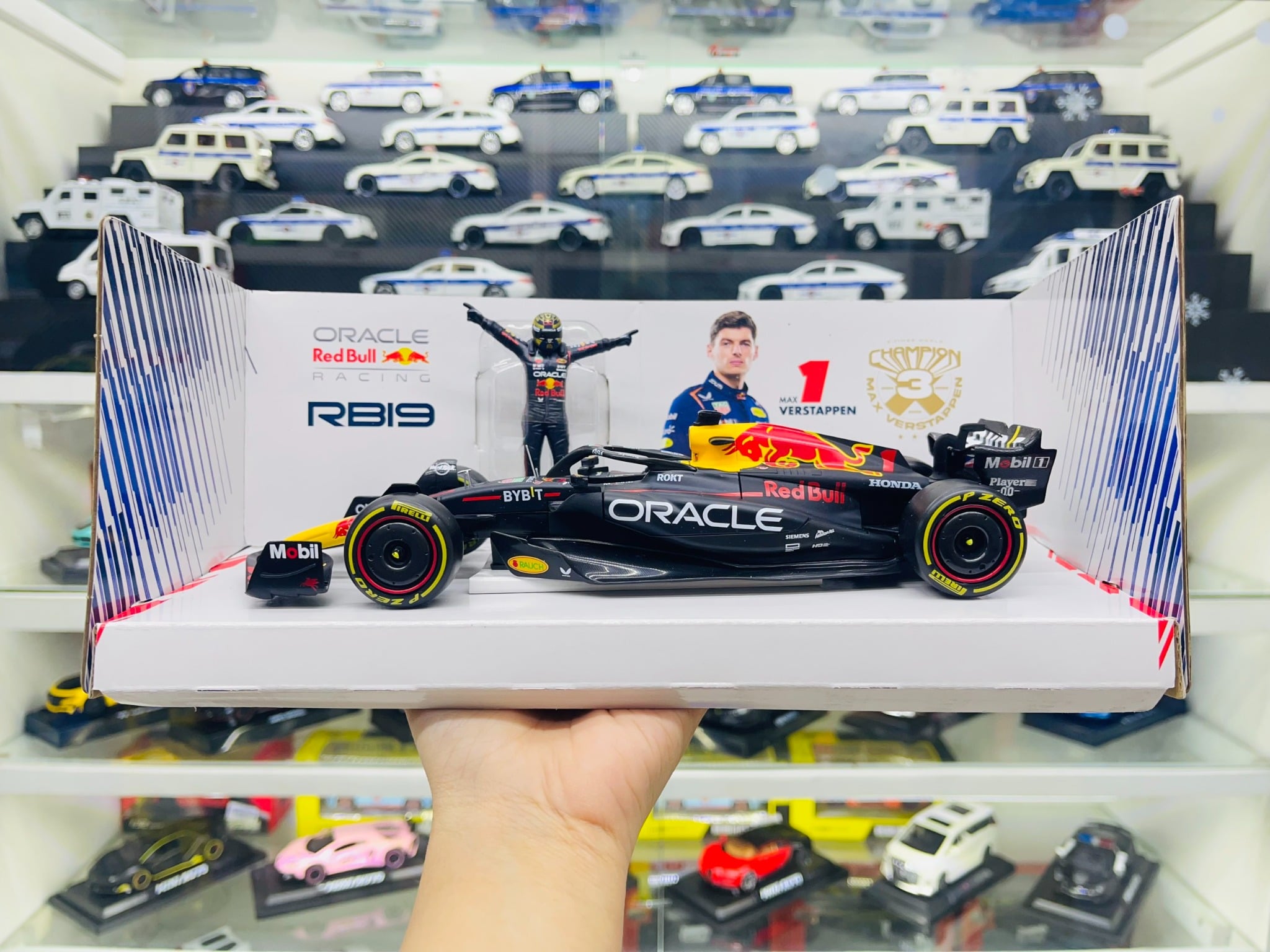  Mô hình xe đua F1 Redbull GP 2023 RB19 có figure rời tỉ lệ 1:24 Bburago 18-28036 OT24022 