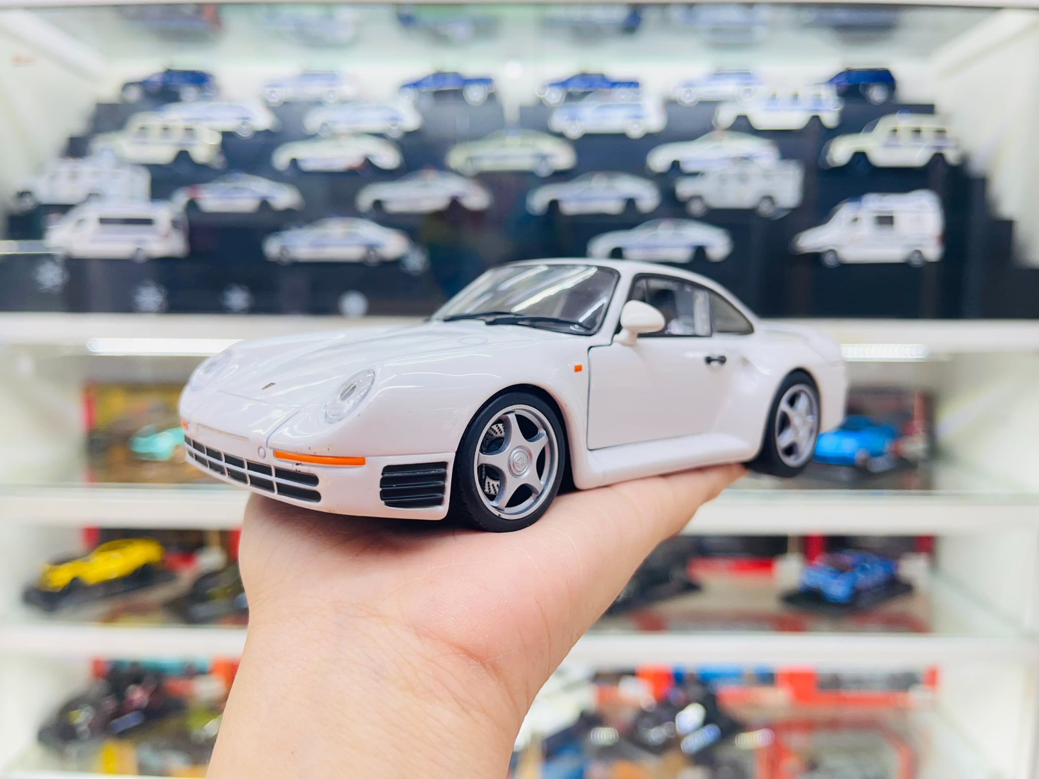  Mô hình xe Porsche 959 tỉ lệ 1:24 Welly OT24025 