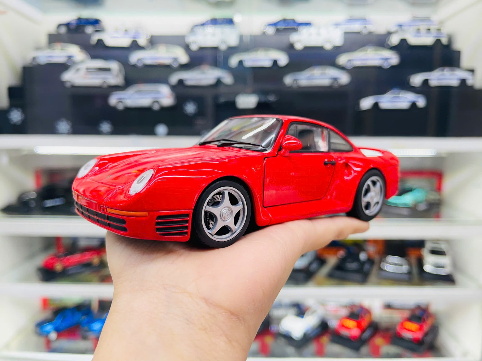  Mô hình xe Porsche 959 tỉ lệ 1:24 Welly OT24025 
